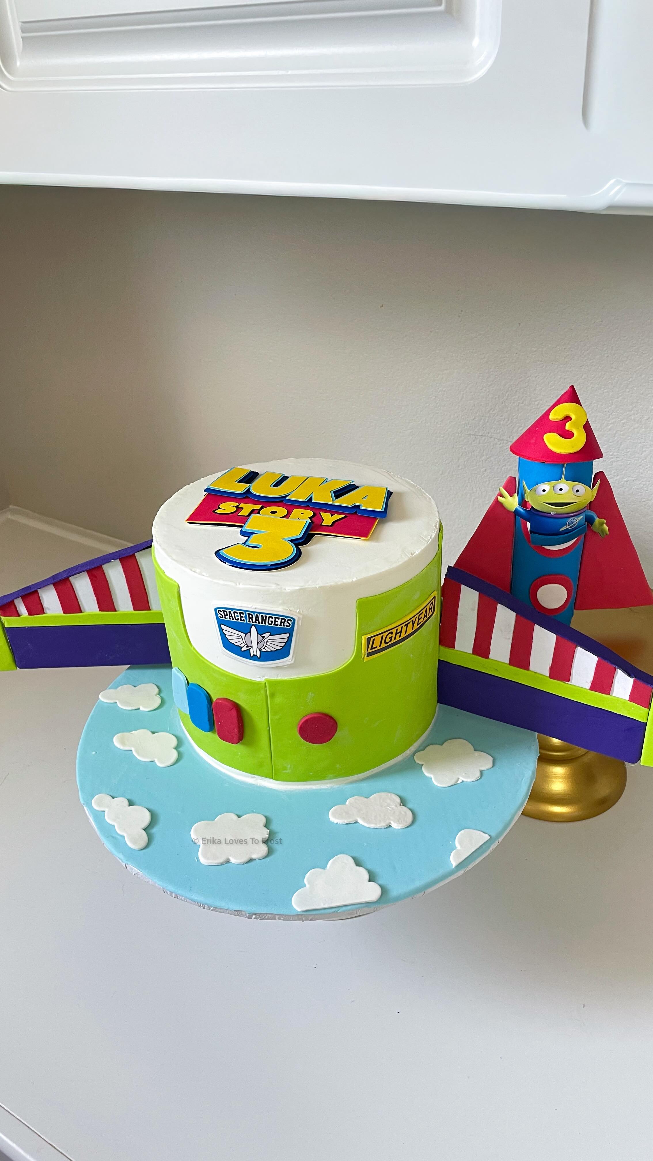 Luka Story 3 🚀🛸 Toy Story/ Buzz Lightyear cake 🪀🪁📦🪽 #erikalovestofrost #toystorycake #buzzlightyearcake #murrietacakes #cakereel