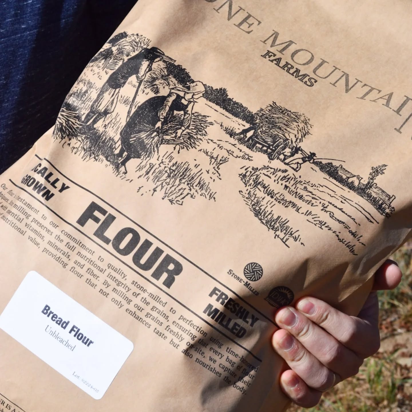 š Thereās nothing like the aroma of freshly baked treats to fill your home with festive cheer! ššŖ
Stock up on our premium farm-fresh flour now! Quantities are limited, so donāt waitāorder by Thursday night to secure your flour this week!
š¾ Order online by Thursday night
š¾ Pickup at the farm Friday or Saturday 12-6 pm
Our farm pickup will be closed during the snowy winter months, so stock up!
Fresh flour lasts 6ā8 months when stored in an airtight container in a cool, dry place, or even longer in the fridge or freezer.
Merry Christmas š
-Luke & Emily