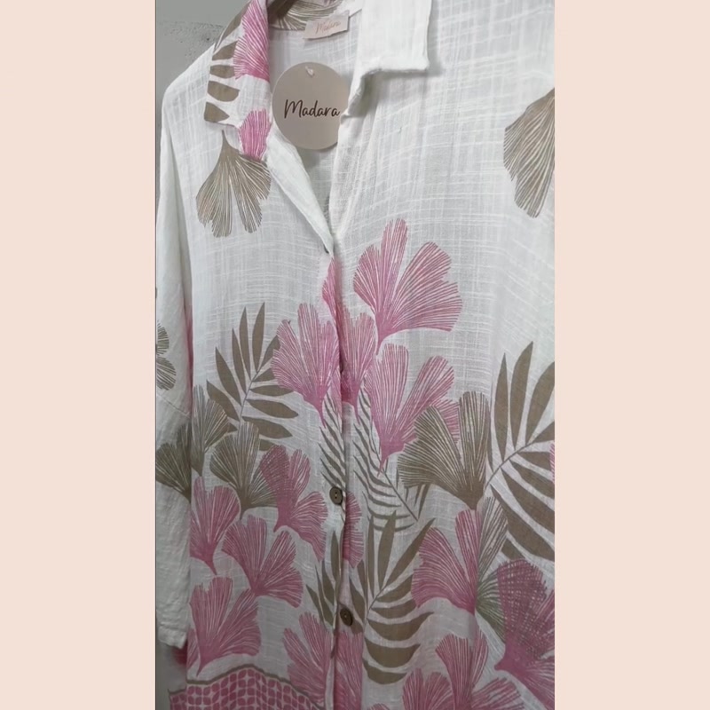 🌿 Elle a ce petit truc en plus… 👀
Les motifs feuilles + la dentelle… c’est juste magnifique 😍
👉 Ça donne un côté chic sans en faire trop
👉 C’est léger, agréable à porter
👉 Et ça habille direct même avec un simple bas
Franchement… c’est la pièce facile
mais qui fait tout le look 💥
Tu la mets… et t’as déjà ce côté élégante naturelle 🤍
💬 Vous aimez ce style un peu bohème chic les Madarettes ? 👇
🛍️ Disponible ici : https://www.boutique-madara.com
❤️ Like & partage