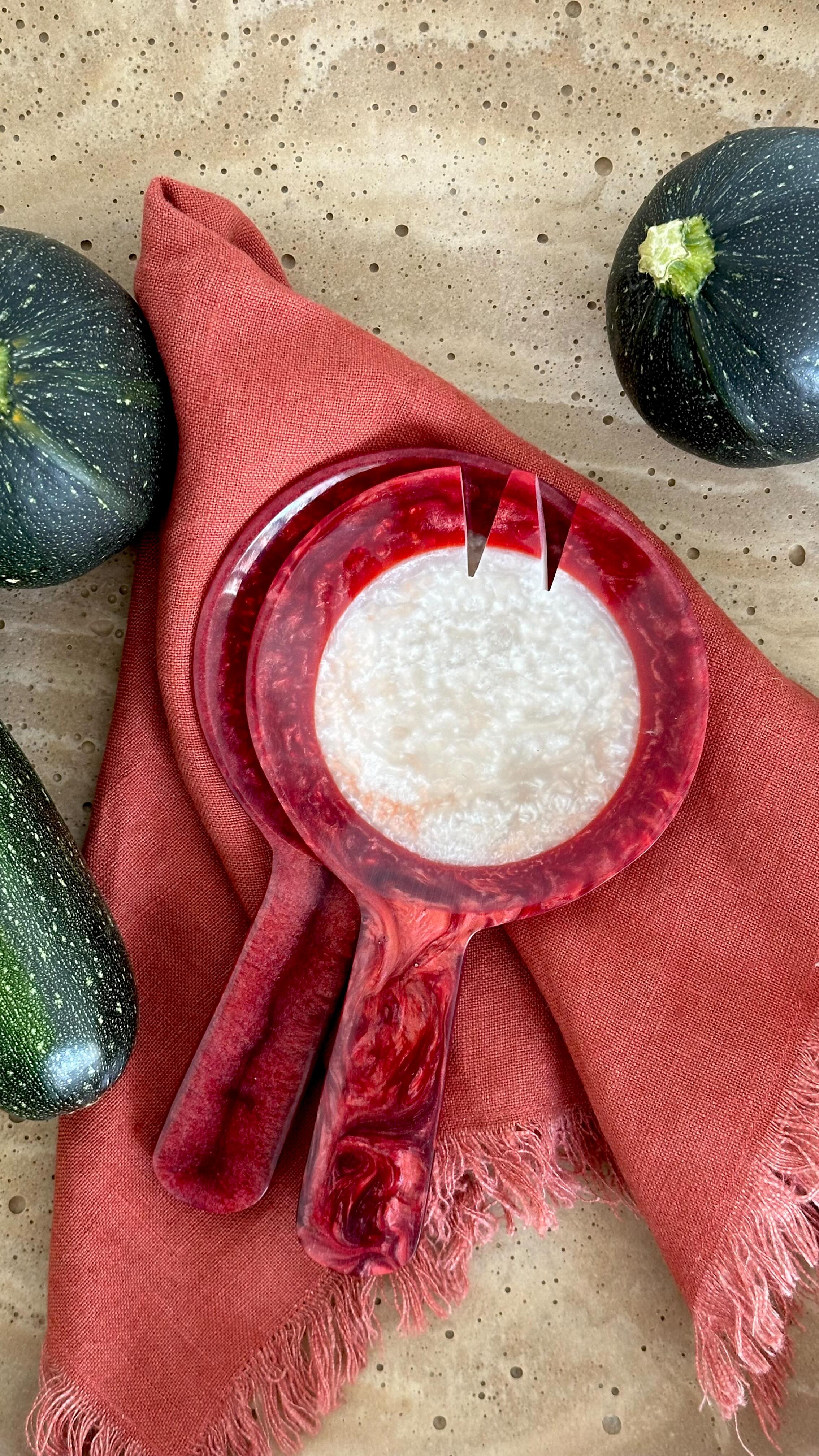 BESTSELLER BACK IN STOCK — Don’t walk, run and get it before it is sold out again!
__
#studionoticed #saladservers #tabletop #giftideas #tablesetting