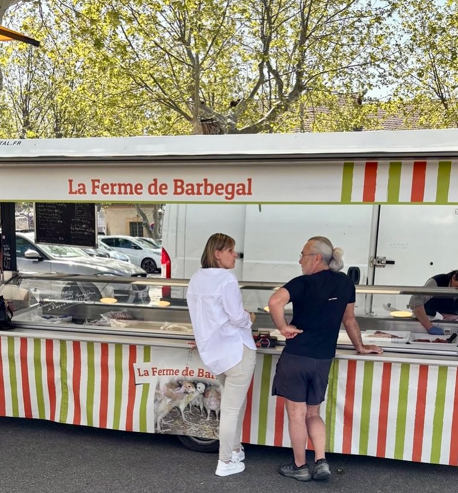 Ce matin au marché 🙌
Merci à nos producteurs d’être là chaque samedi matin, de faire vivre ce rendez-vous et de nous régaler avec leurs produits 🙏
Toujours un plaisir de venir échanger avec vous, dans une ambiance simple et conviviale 💛
À très vite sur le marché ou dans Lançon ! #village #provence #marche