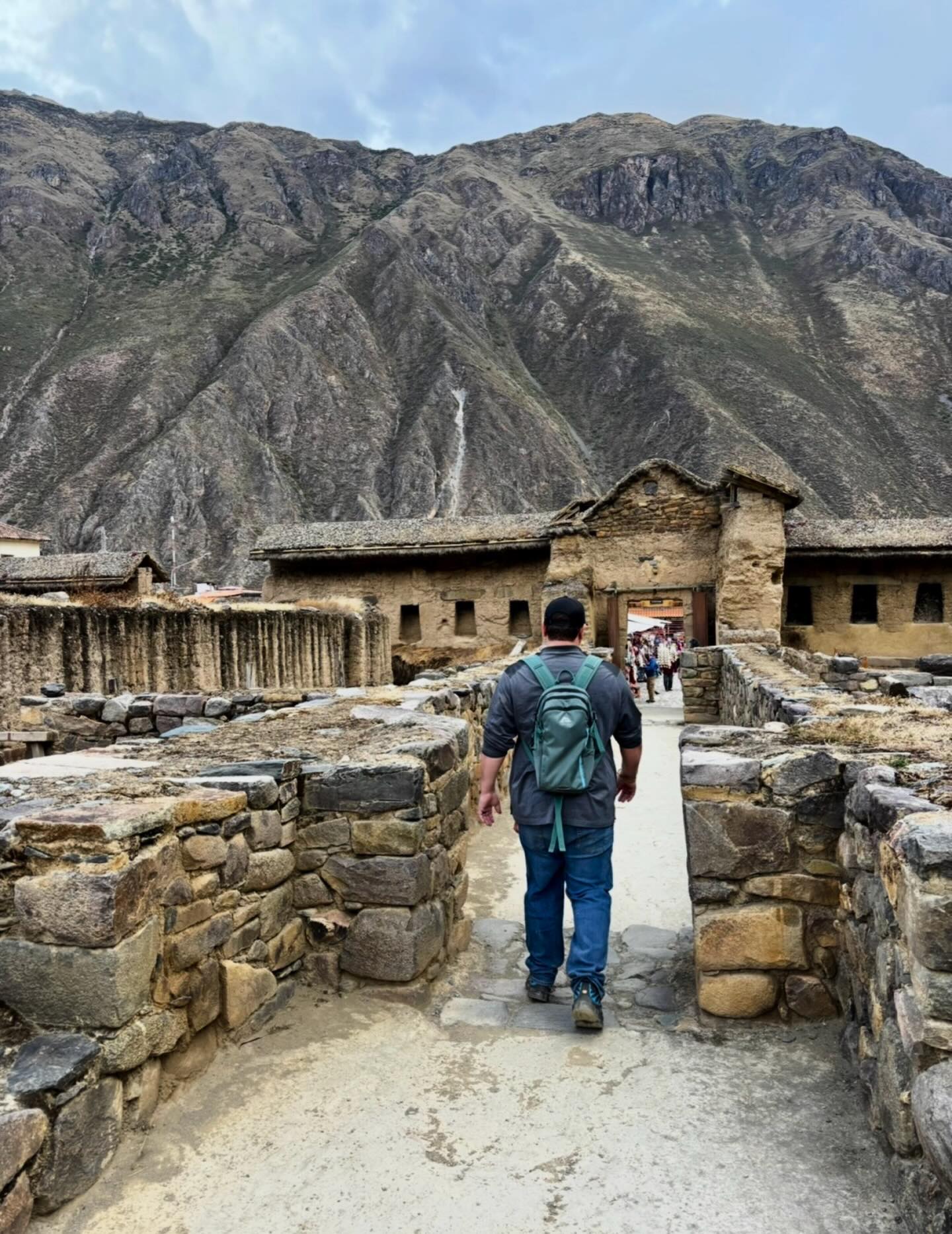 Walking through the ancient ruins of Ollantaytambo where every stone tells a story ⛰️✨
Surrounded by mountains, history, and a little bit of magic you can actually feel 🇵🇪❤️
#travel #travelling #traveler #travelgram #peru