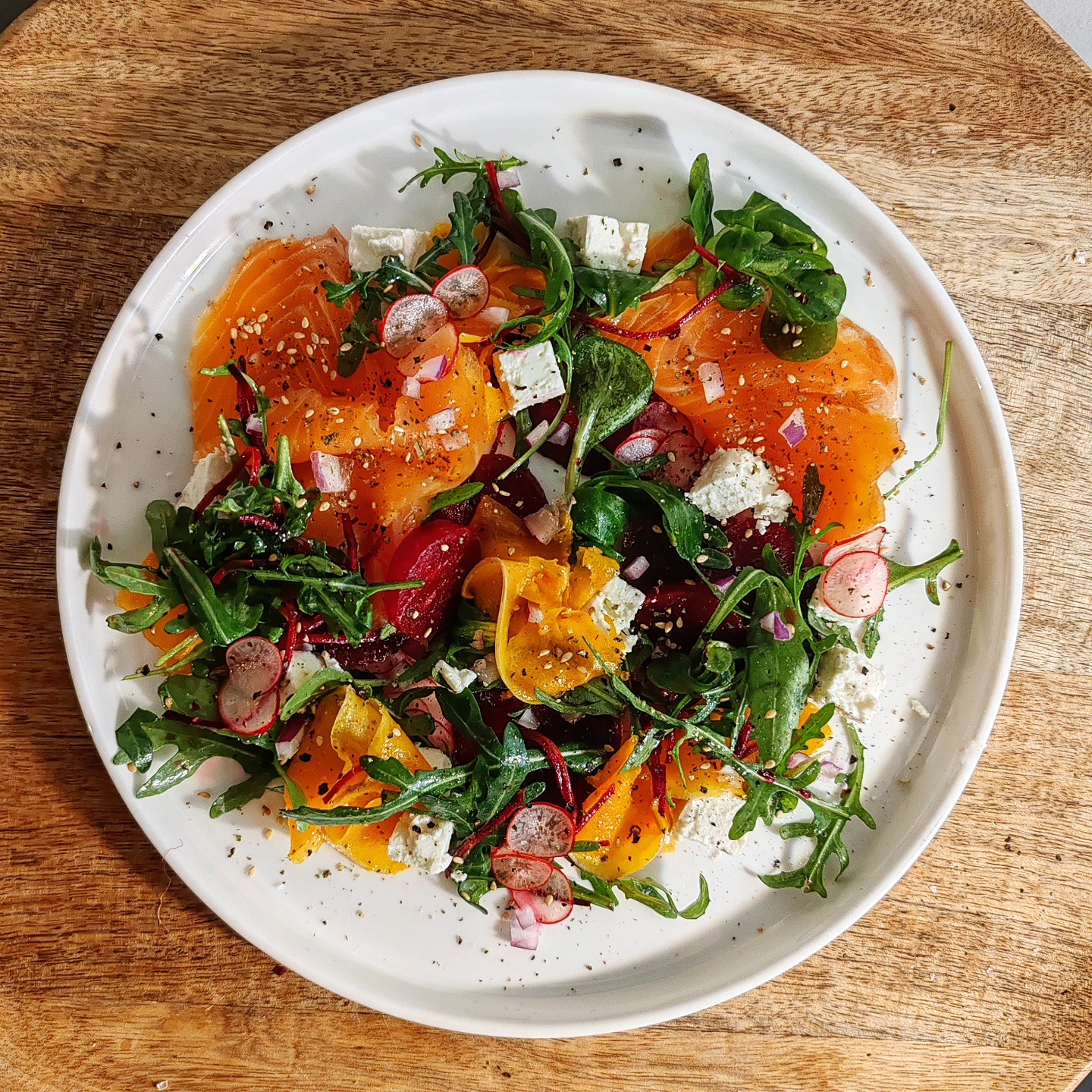 Improvisation colorée 🎨
Saumon fumé / betterave / pickles de radis au vinaigre blanc au poivre / butternut à l'huile de mandarine / feta / pousse de betterave / mâche / oignons rouges
#foodlover #foodblogger #fooddesign
#cuisineart #cuisineartist #cuisine #art
#foodchef #foodstagram #foodstylisms
#foodstylists #chefathome #foodcolors
#bistronomie #instacuisine #instafoods