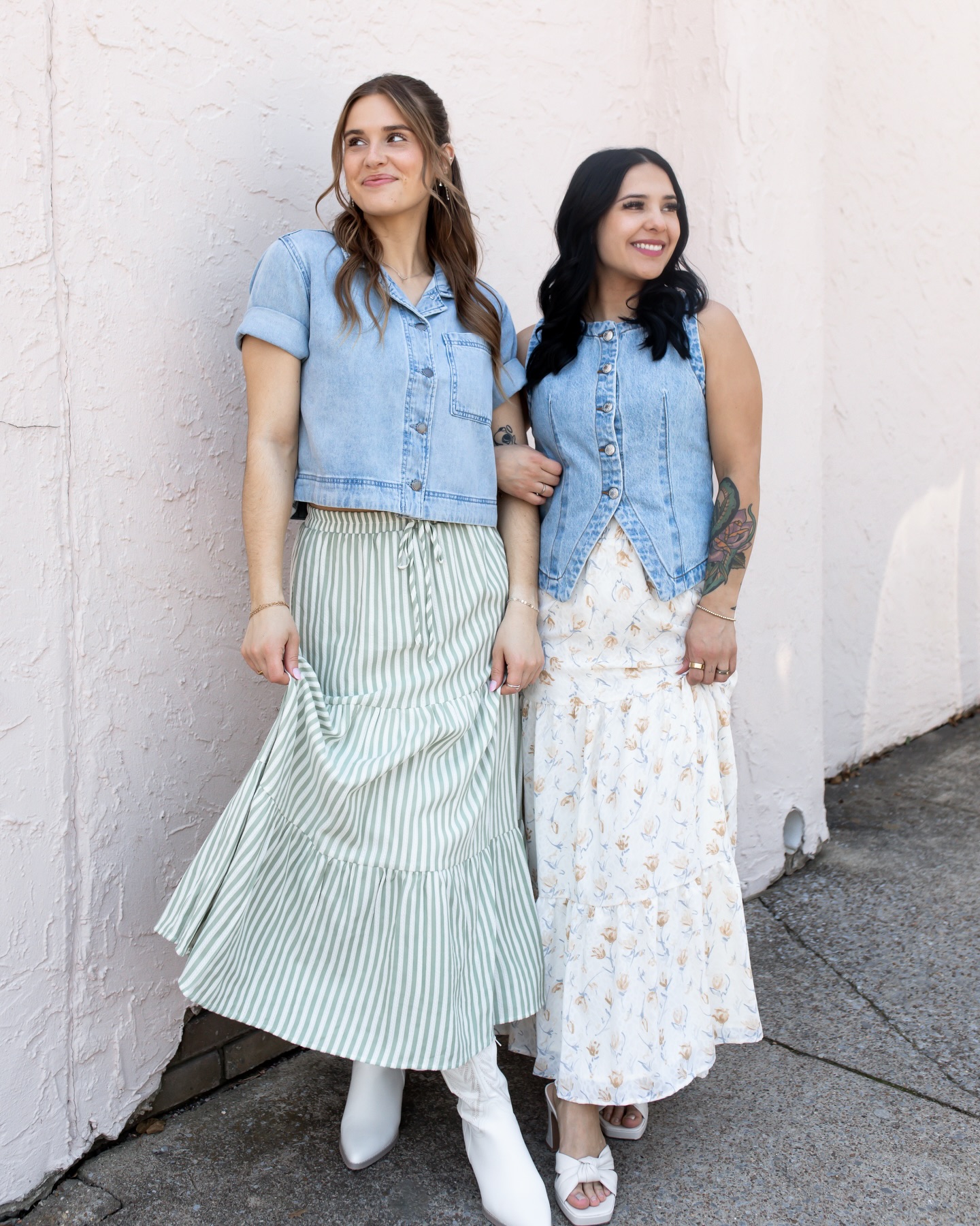 Denim + flowy maxis just make sense 🤩 Effortless, feminine, and easy to style for any day of the week! The kind of outfit that always feels put together without trying💅🏻✨
#denimtop #maxiskirt #shopsmall #nashville #franklin