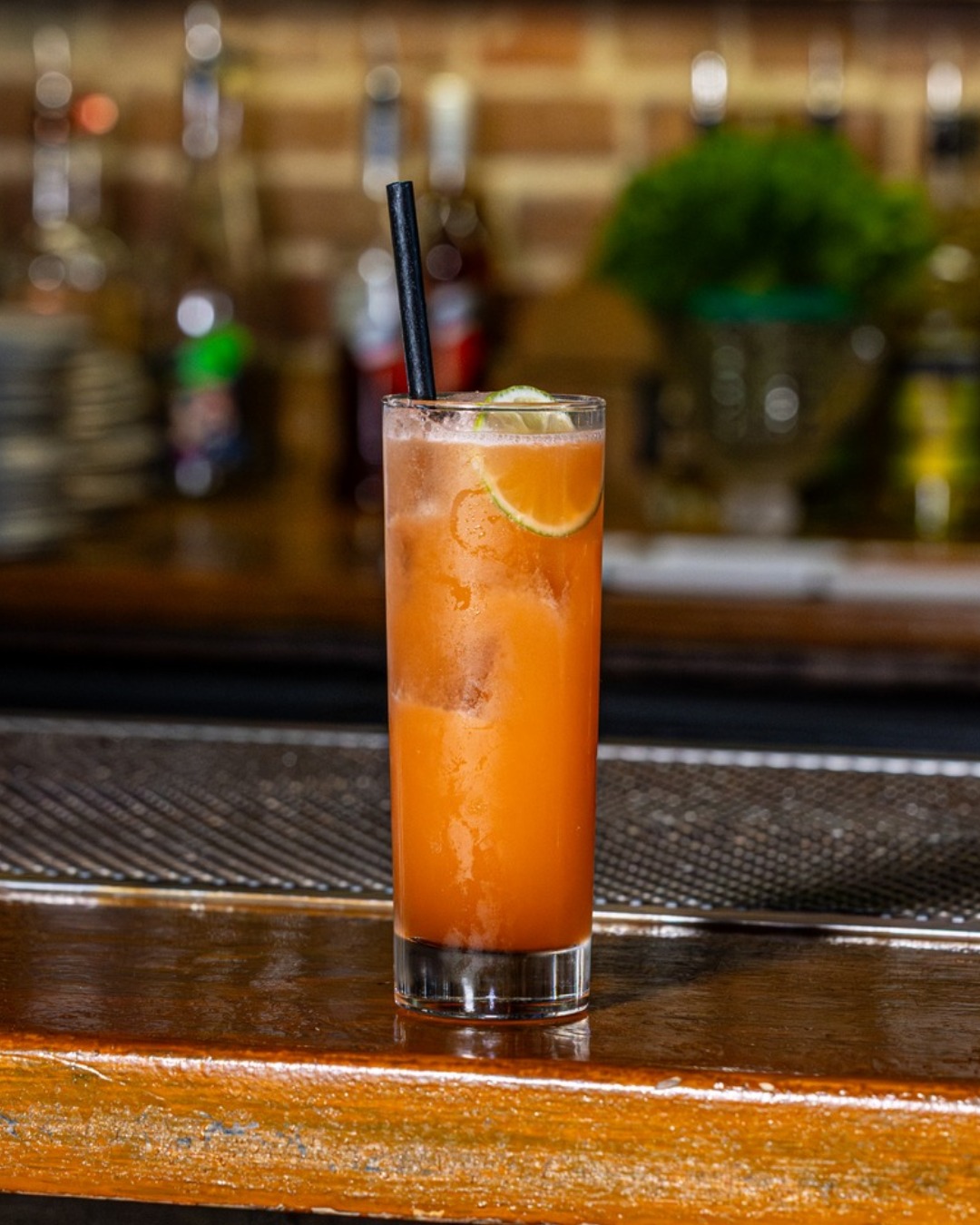 Tequila and Mezcal lovers, this one’s for you. Our hand-picked list of our favorite tequila and mezcal-forward cocktails. 🍹🍋
- Tragos Amargos 🍍
- Luck of Lucien 🌶️
- Oaxacan on the Beach 🌱
#tequilacocktails #tequilalovers #agavespirits #paperplanesjc