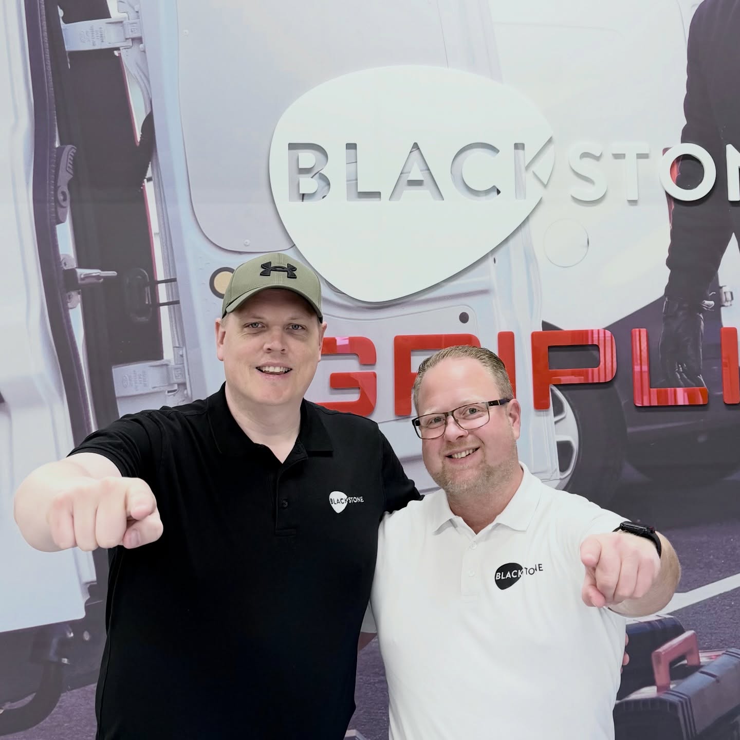 Vi är väldigt glada över att få välkomna Andreas Rosenlind till vårt team! 👏
Andreas kommer senast från rollen som transportbilssäljare på Mercedes-Benz Malmö och har dessförinnan över 14 års erfarenhet från Securitas Sverige AB, där han haft flera ledande roller inom både försäljning, drift och kundrelationer.
Med sin starka förmåga att bygga långsiktiga relationer, förstå kundens behov och skapa affärer som verkligen gör skillnad, är Andreas ett fantastiskt tillskott till vårt team. Hans erfarenhet av att arbeta nära kunder – från små företag till stora organisationer – gör honom till en säljare som alltid sätter värde, förtroende och långsiktighet i fokus.
Vi ser fram emot att följa Andreas resa hos oss! 🚀
Varmt välkommen till teamet 🤝
