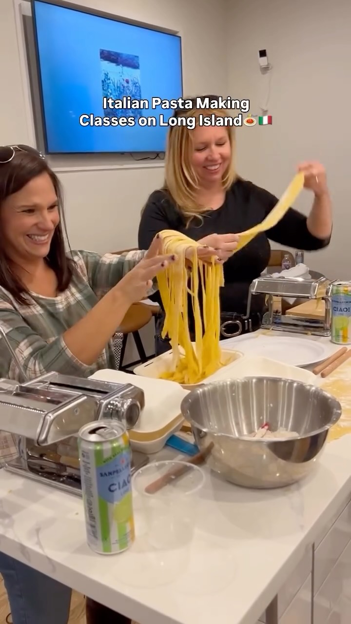 Rolling, cutting, and shaping our way to fresh tagliatelle 🇮🇹✨
There’s nothing better than hands-on pasta making—learning the art, sharing laughs, and ending with something delicious. Come experience it for yourself!
More pasta making classes coming this summer 🍝☀️