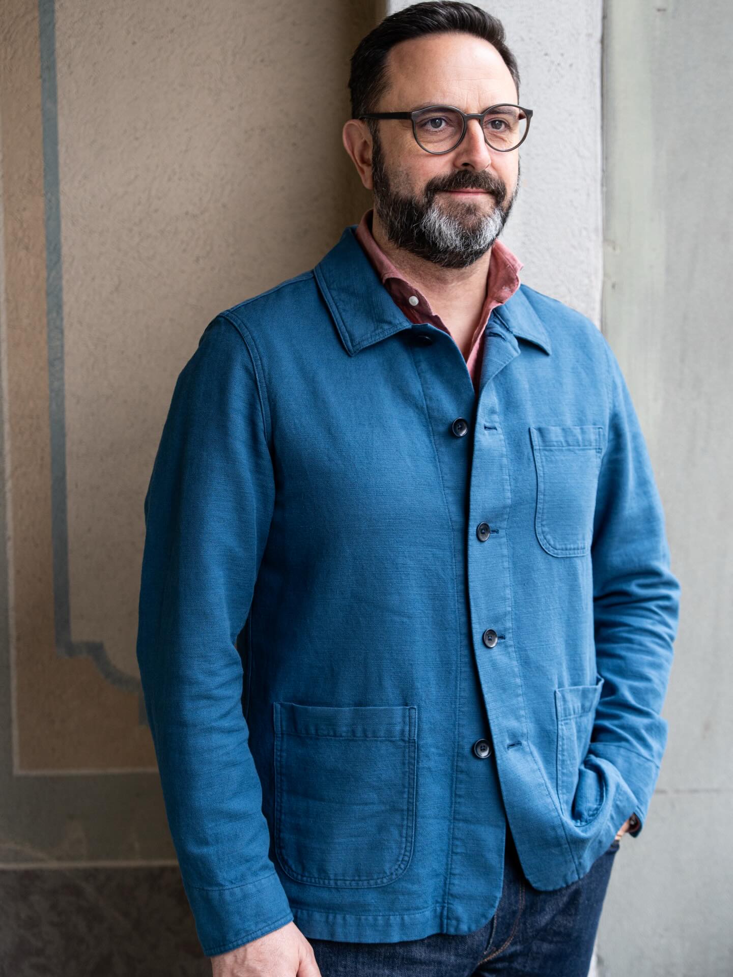 Sommer ready.
Baumwolle‑Leinen Mix, garment dyed, super comfy & modern.
Mehrere Farben, perfekte Passform – custom made for you.
Dazu unser Jeanshemd in warmem Rot, gefertigt aus einem weichen Denim, der sich sofort angenehm anfühlt. Ein Farbton, der Sommerstimmung bringt und jedes Outfit hebt.
#massbekleidungzürich #shacket #masshemd #masshemdzürich