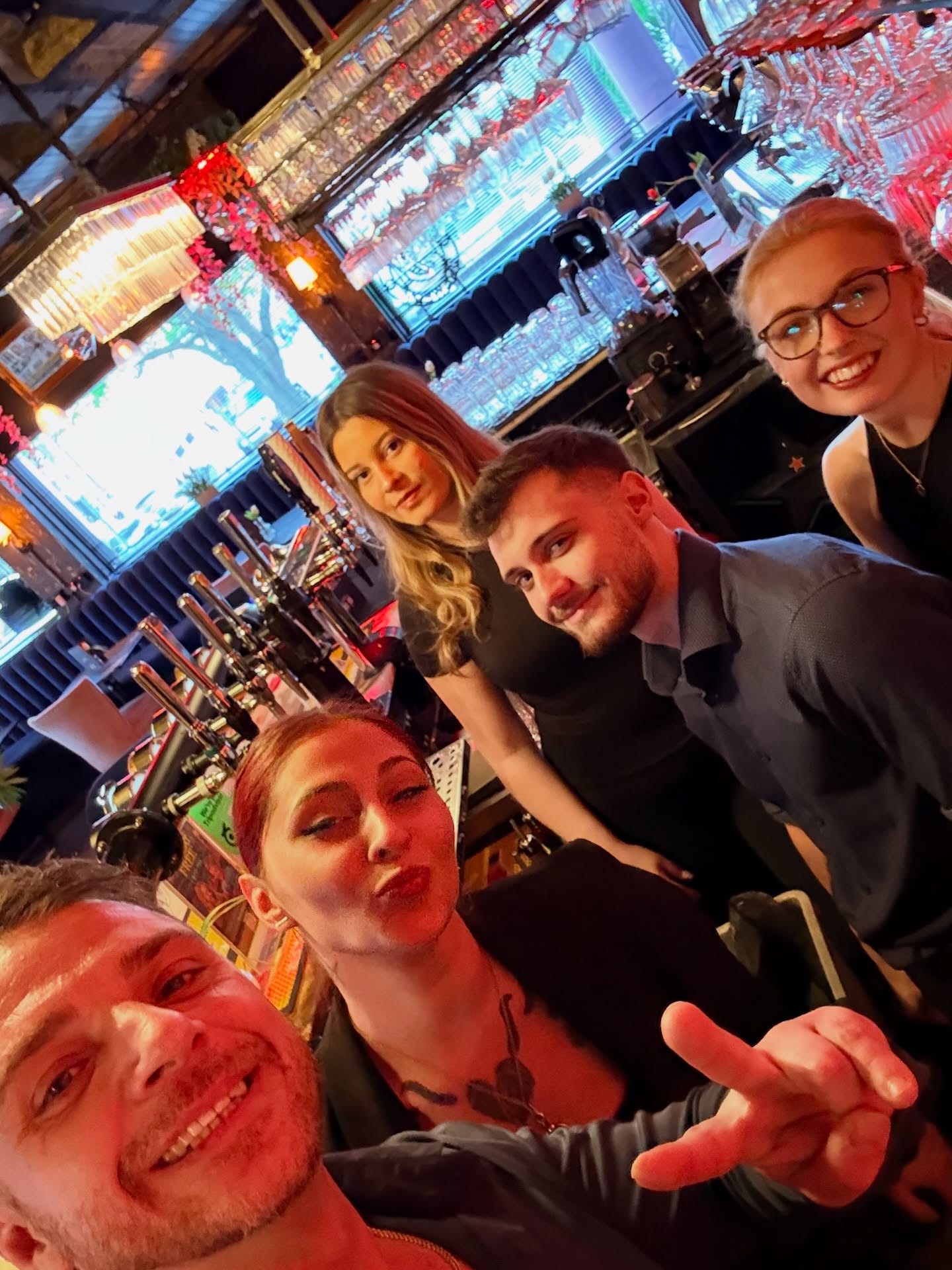 Weekend is hereeeee 🎊🍾🥂❤️ @zebrano_brentwood