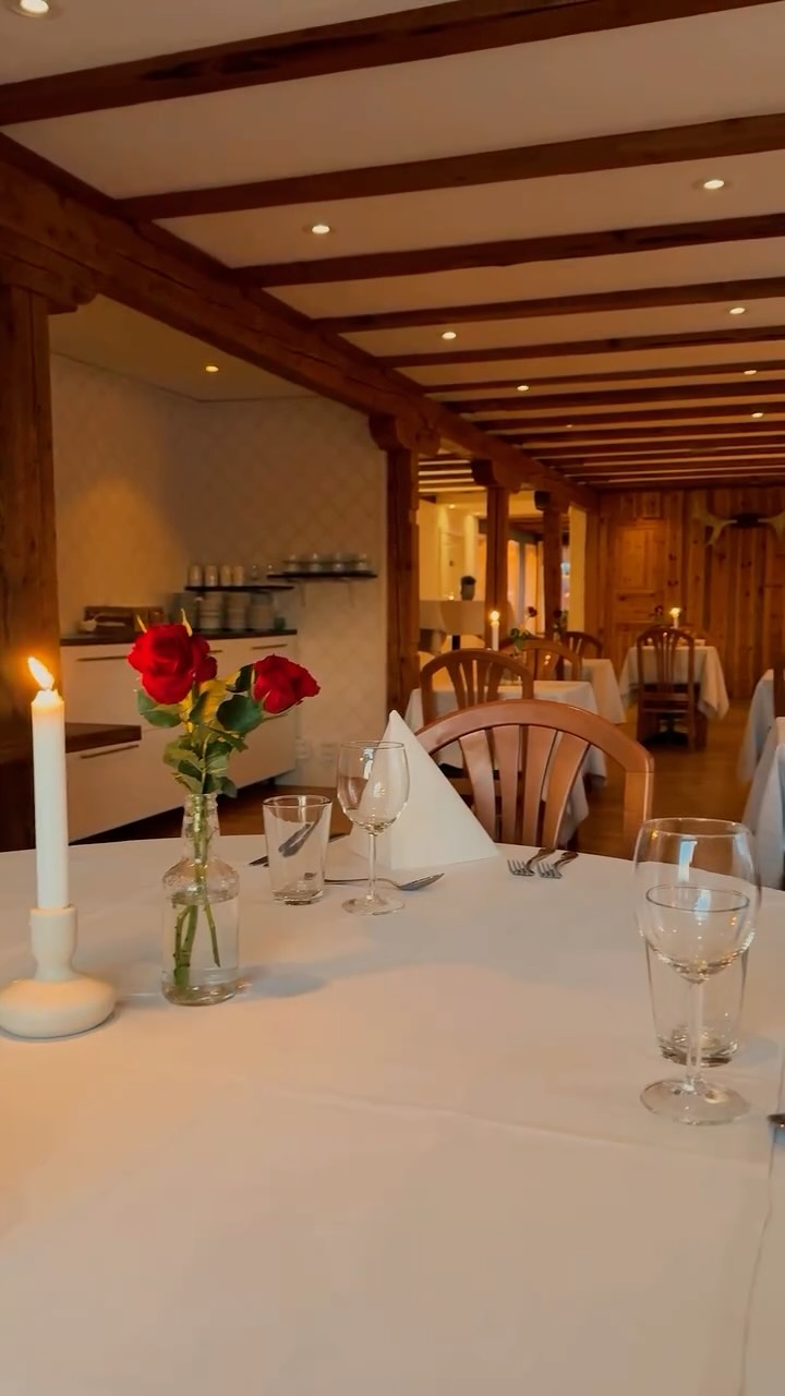 Dags att boka din nästa helg hos oss. 😍👉🏻 www.hensbackahotell.se
Inga måsten, bara natur, lugn och tid tillsammans 🌿🥰