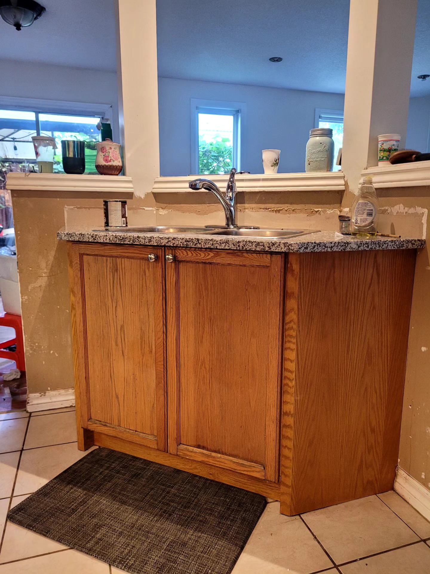 This Cabinet was water damaged and rotted, so we built the customer an exact match, and upgraded with a new counter top, higher quality materials, and more storage space.
We had the stain match and you can't even tell the difference from this cabinet and the rest.
Fresh new natural stone counter tops in the entire kitchen.
The cabinet was made entirely out of red oak plywood vs veneered partical board of the original cabinet.
The cabinet had no access to the diamond parts of the cabinet, so we designed the cabinet to have that extra storage, deleting the dead space.
Completed by Maximus Craftsmanship (except for the stone counter tops)