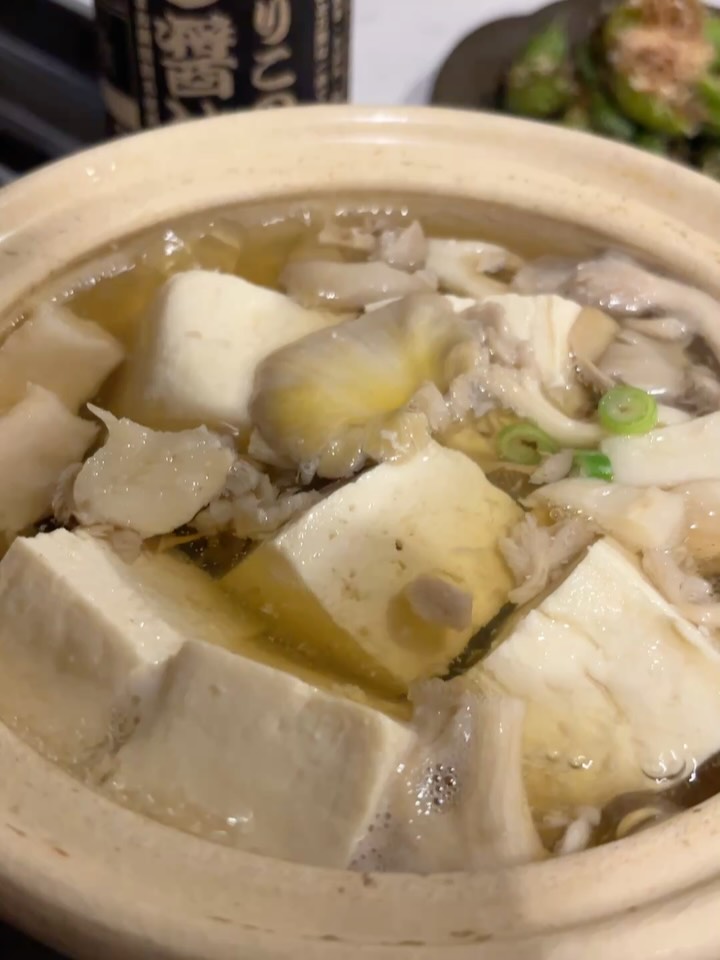 “Tofu hotspot, miso and then congee, grilled shishito and numazuke”
Suddenly, the weather became wintry. I savoured the simple tofu and mushrooms in kombu and dashi soy sauce broth. After using all the ingredients, I added rice to create congee with egg. That's how I complete the hotspot. It’s simple yet so comforting❣️
#kaokaomiso