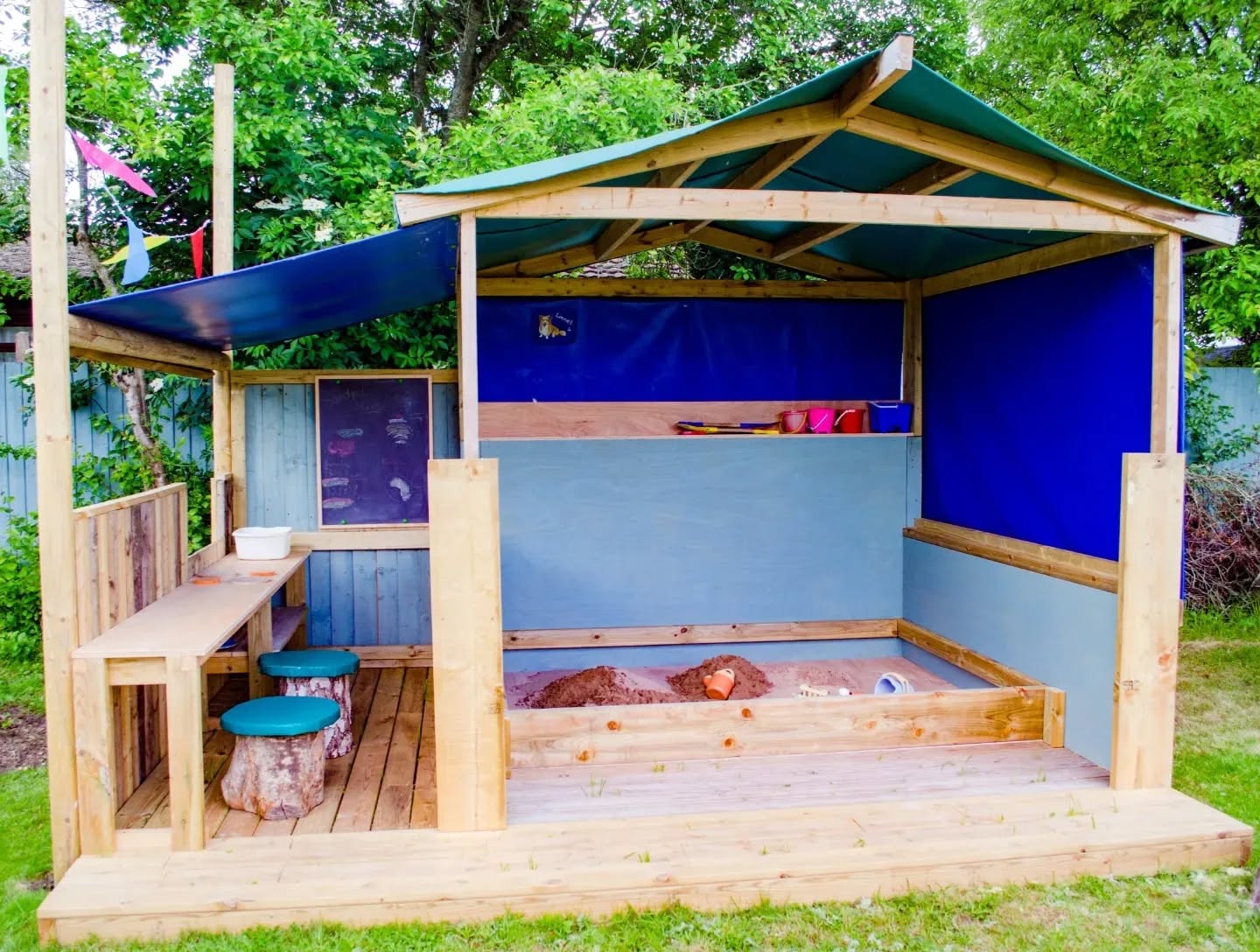 ☀️The weekend has arrived!☀️
+
We're all set up to provide the fun while you enjoy the food... ⏩Swipe to see what you could enjoy in peace while the kids are distracted in our new sandpit hut 👀
+
+
+
+
+
+
+
#magicbeanscafe #fairford #visitgloucestershire #cotswoldparent #dogfriendlyuk #dogfriendlycotswolds #cirencester #cotswoldwaterpark #swindonmums #indiecafe #outdoorplay