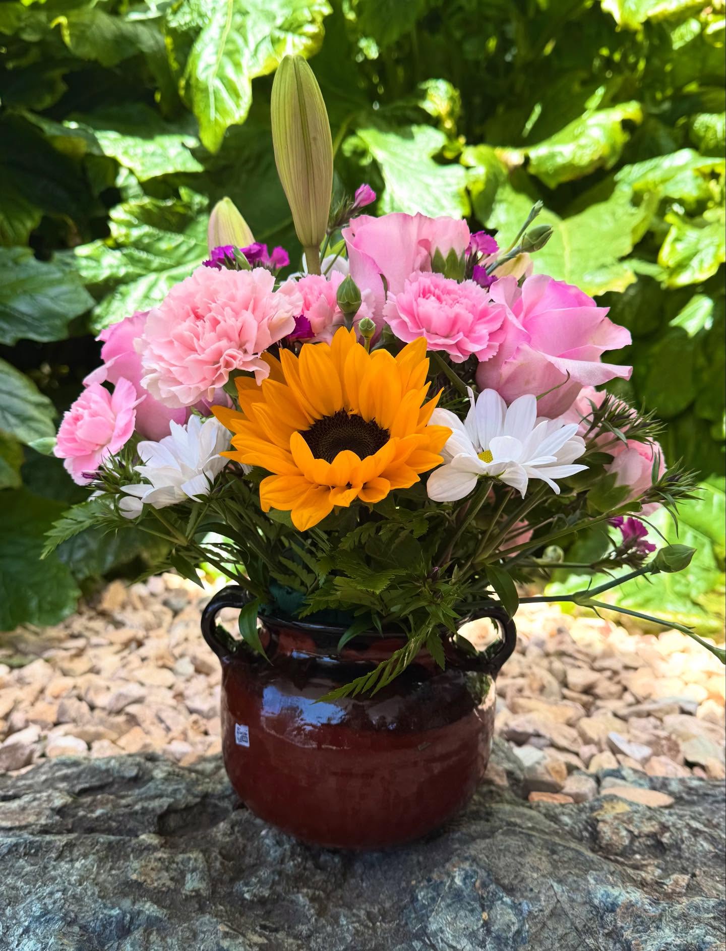 Mother’s Day is almost here 🌸🌻
Don’t forget the flowers for Mama💐
Taking Pre-Orders Now — send us a dm to order💗
#mothersdaygifts #mothersday #florist #10demayo