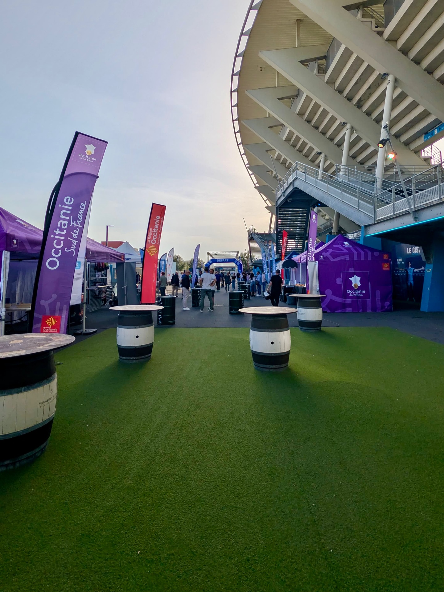 Une soirée dans un lieu emblématique 🏉
Hier soir, nous avons eu le privilège d’accompagner le lancement du Défi des Cistes, orchestré par @mhr_solidaire, au cœur du Septeo Stadium à Montpellier ☀️
Au menu : paella terre et paella mer pour 150 personnes 🤩 !
Nous remercions les organisateurs pour leur confiance et bravo à tous les participants pour cette belle aventure sportive et solidaire 🙌
#paella #traiteurevenementiel #montpellierfood #defidescistes #traiteur