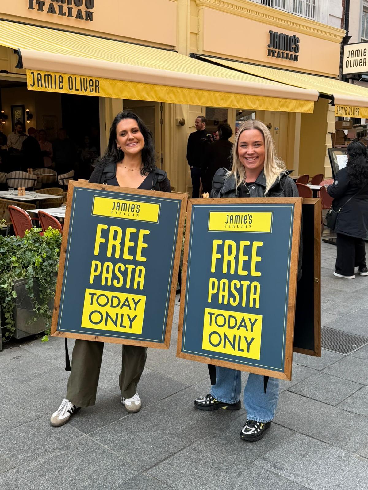 The NEW @jamiesitalian opened its doors last month... 🍝
And we added wearable chalkboards into the mix.
A simple touch for a standout launch — and great to be involved.
#TheVariousGroup #Northamptonshire #TVG #JamiesItalian