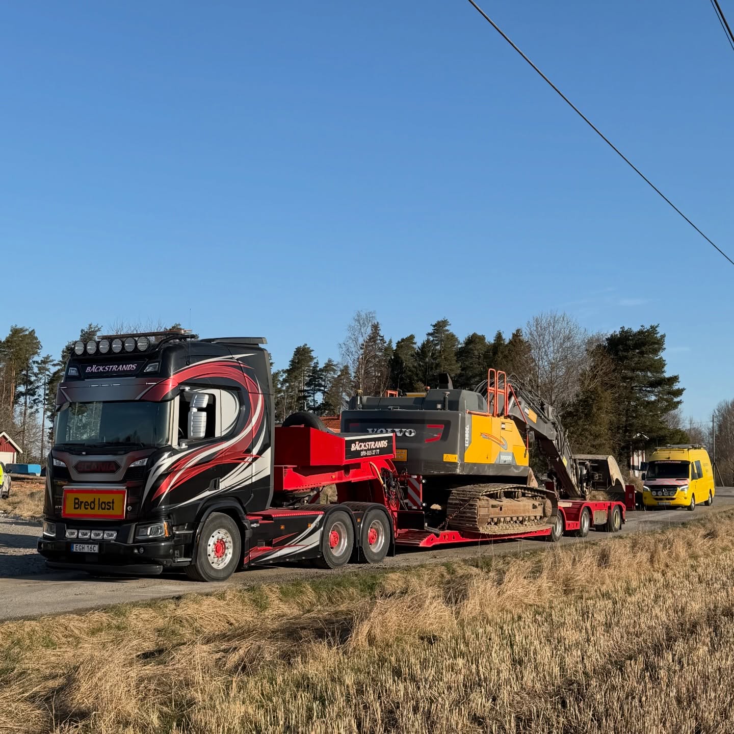 @jlmm_markentreprenad_ab ☀️😎
#XT770 #scania #scaniav8 #maskintrailer #maskintransport
