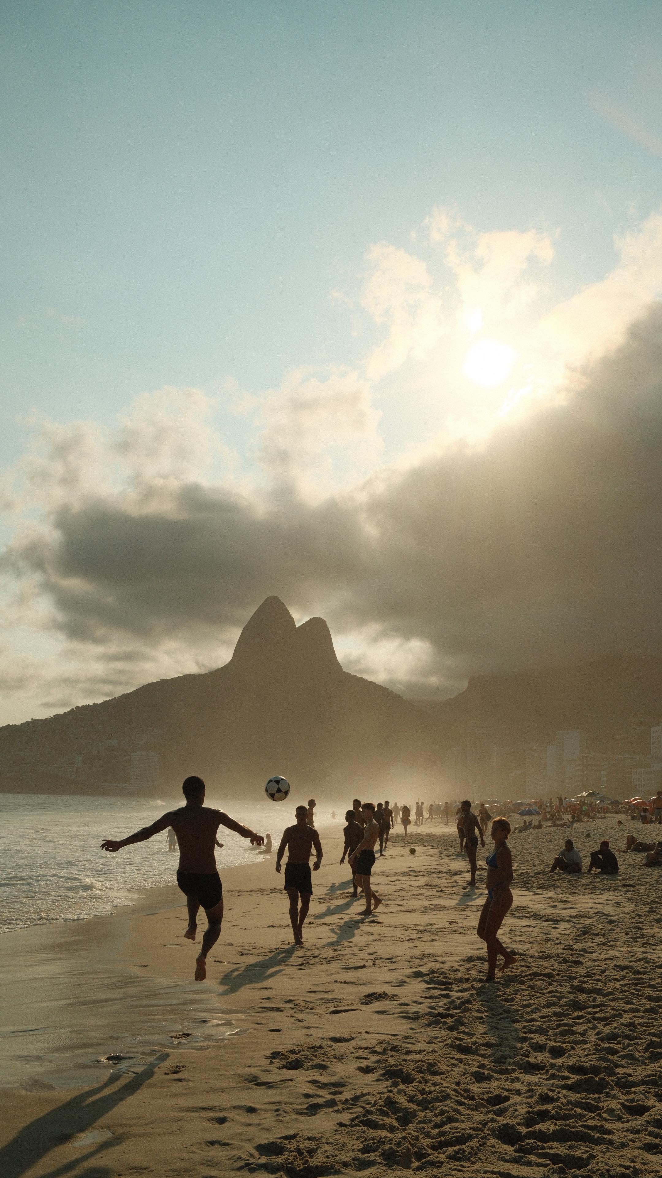 flying over a wonder of the world!! 🇧🇷🚁
#brazil #helicopter #riodejaneiro #christderedeemer #bucketlist