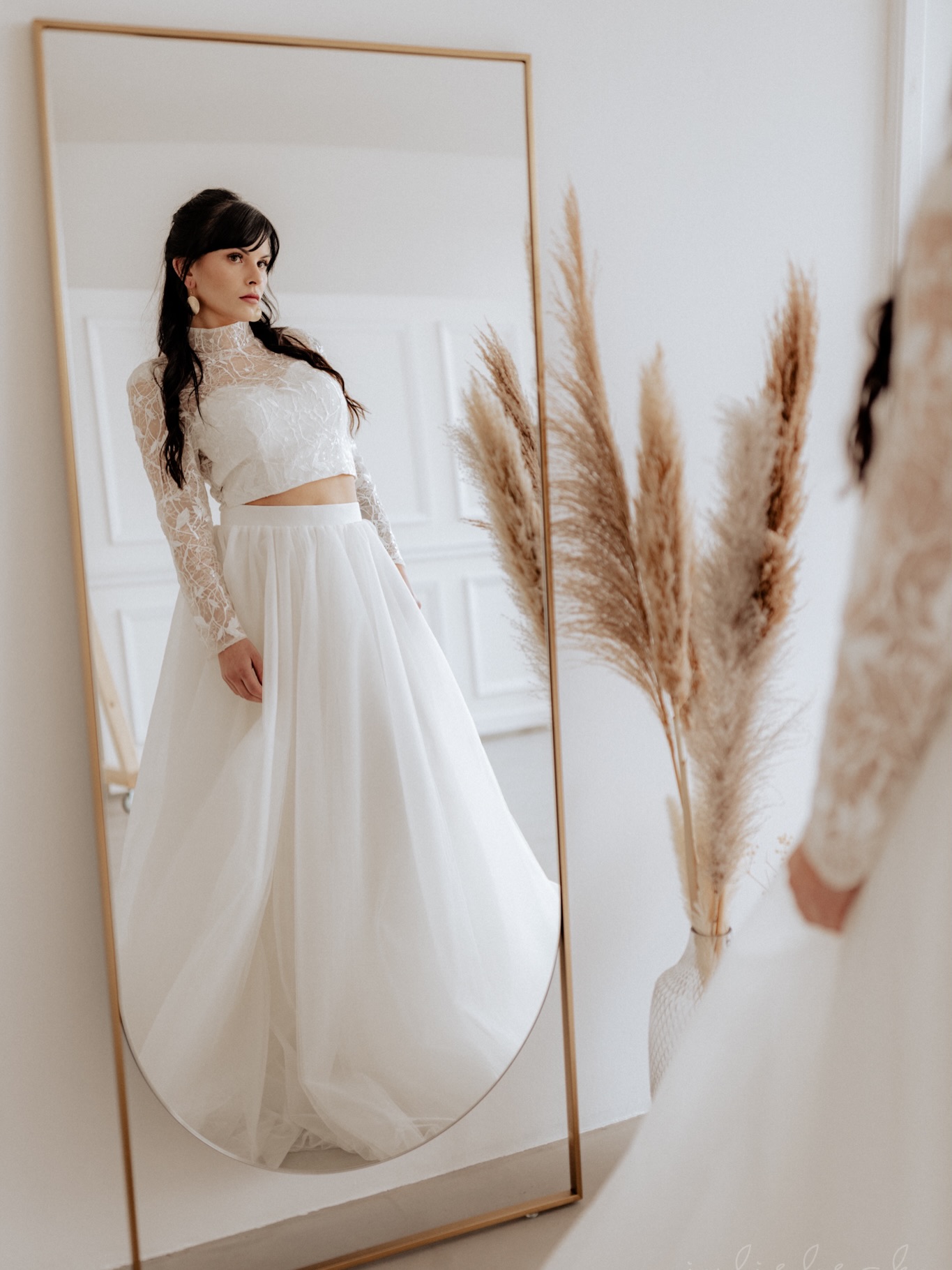 Modern, besonders und so vielseitig.
Unsere neue Mix & Match Kollektion für Bräute ist da! 🤍
Zweiteiler bieten dir die Möglichkeit, dein Brautoutfit ganz nach deinem Stil zusammenzustellen. Von elegant und feminin bis modern und lässig.
Wir haben wunderschöne neue Kombinationen für euch eingekauft, mit denen ihr euren ganz persönlichen Bridal Look kreieren könnt.
📸 @juliebeck.hochzeitsfotografie