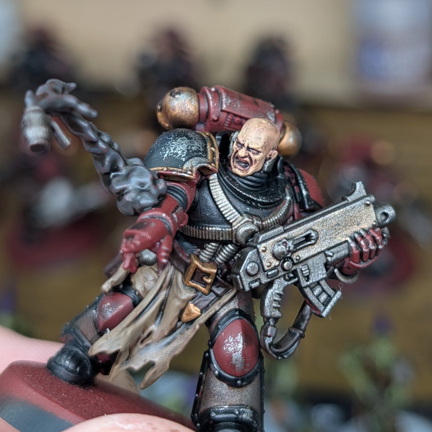 Pretty happy with how this guy's face has come out. I used to be scared of faces. Now faces are scared of me. When I saw and read a little about the red corsairs, I immediately found them to be rather interesting; pirates of the far future. So it got me inspired to paint a real rag-tag scheme, which I think looks pretty cool