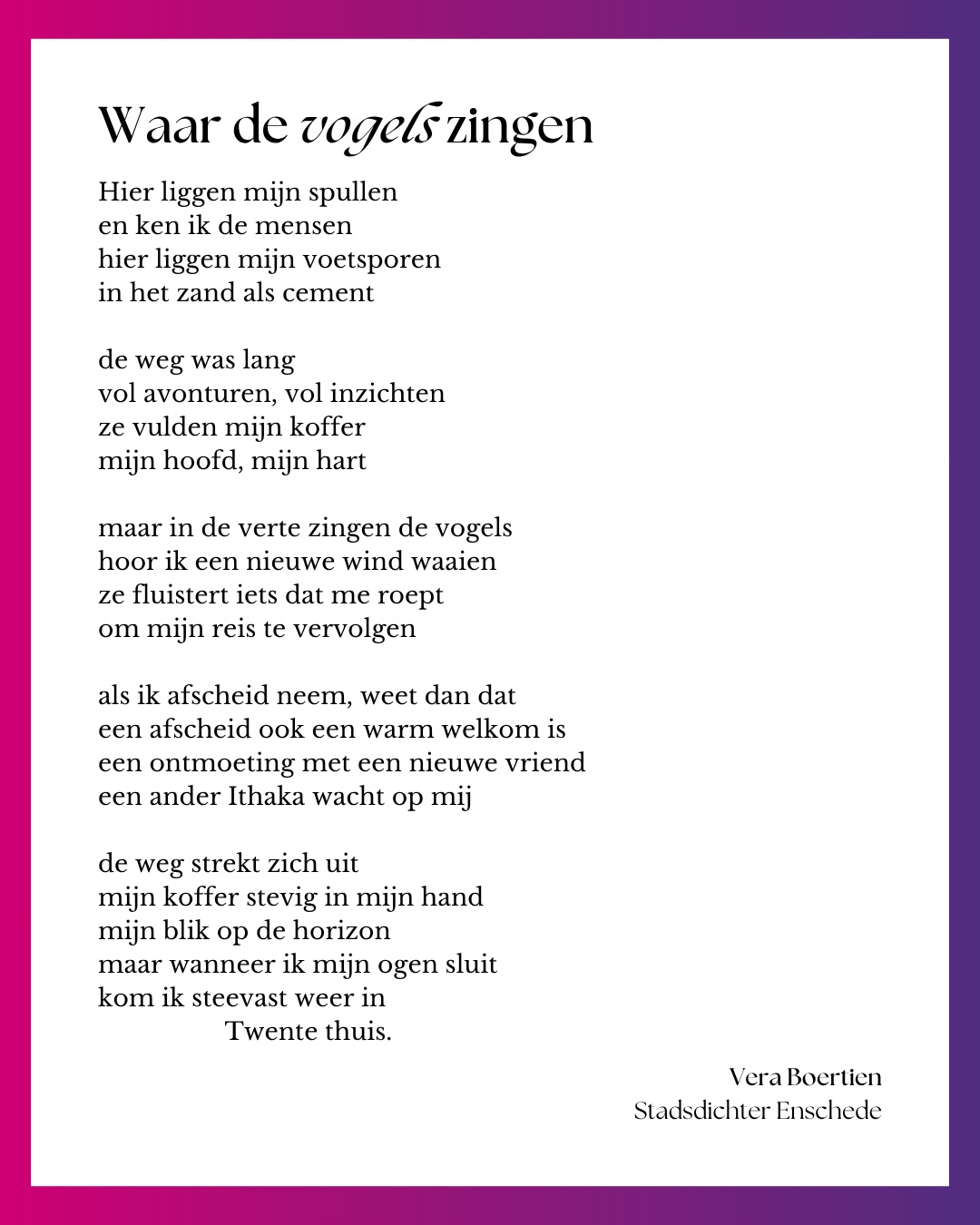 Vinod Subramaniam, de voorzitter van de Universiteit Twente (waar ik werk), heeft vorige week afscheid genomen. Hij vertrekt namelijk naar de VU in Amsterdam.
In zijn afscheidsinterviews haalde hij verschillende gedichten aan. Ook zijn we elkaar regelmatig tegengekomen als ik ergens kwam dichten en dan hadden we het vaak nog even over de kracht van poëzie.
Geef een dichter een vinger, en ze schrijven een heel gedicht. 😉
Mijn afscheidscadeau was dan ook een persoonlijk gedicht. Eric Brinkhorst wist dit moment weer mooi te vangen. 📸
Vinod, geniet van je verdere reis! 👋🏻
🎓🎓🎓
Hier liggen mijn spullen
en ken ik de mensen
hier liggen mijn voetsporen
in het zand als cement
de weg was lang
vol avonturen, vol inzichten
ze vulden mijn koffer
mijn hoofd, mijn hart
maar in de verte zingen de vogels
hoor ik een nieuwe wind waaien
ze fluistert iets dat me roept
om mijn reis te vervolgen
als ik afscheid neem, weet dan dat
een afscheid ook een warm welkom is
een ontmoeting met een nieuwe vriend
een ander Ithaka wacht op mij
de weg strekt zich uit
mijn koffer stevig in mijn hand
mijn blik op de horizon
maar wanneer ik mijn ogen sluit
kom ik steevast weer in
Twente thuis