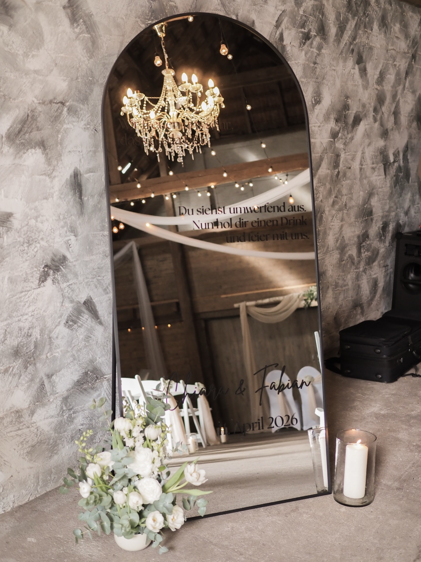 Chiara & Fabian | 11.04.26
Wow was für ein Saisonstart 🥹
Ich bin immer noch ganz hin und weg. Diese Hochzeit war von Anfang bis Ende voller Liebe. Liebe zwischen den beiden, Liebe im Detail und vor allem gegenüber ihren Gästen.
Man hat so sehr gespürt, dass die beiden bei der Planung vor allem auch an ihre Gäste gedacht haben. In liebevollen Gesten und Kleinigkeiten.
Ich habe mich so gefreut ein Teil davon gewesen zu sein und wünsche den beiden von Herzen alles Liebe 🤍
Location: @patentkrug_oldenburg
Gästeportäts: @farbmomentebynica
Traurede: @mit.herz.gesprochen
Hochzeitsdeko
Hochzeitsfloristik
Dekoverleih