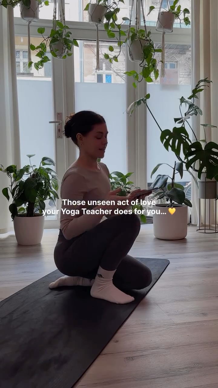 Before you even step into the room… it’s already been prepared for you 💛
The mats are laid out with care
The space is cleaned, quieted, softened
The music is chosen to hold you gently
Every little detail… thought of, just for you
Not because it’s a routine
But because you deserve a space where you can breathe, pause, and just be
So when you arrive, all you have to do is show up as you are!
Your teacher has already been holding space for you… long before you walked in!!
#YogaTeacherLife #HoldingSpace #YogaJourney #MindfulMoments #WellnessWithHeart YogaLove