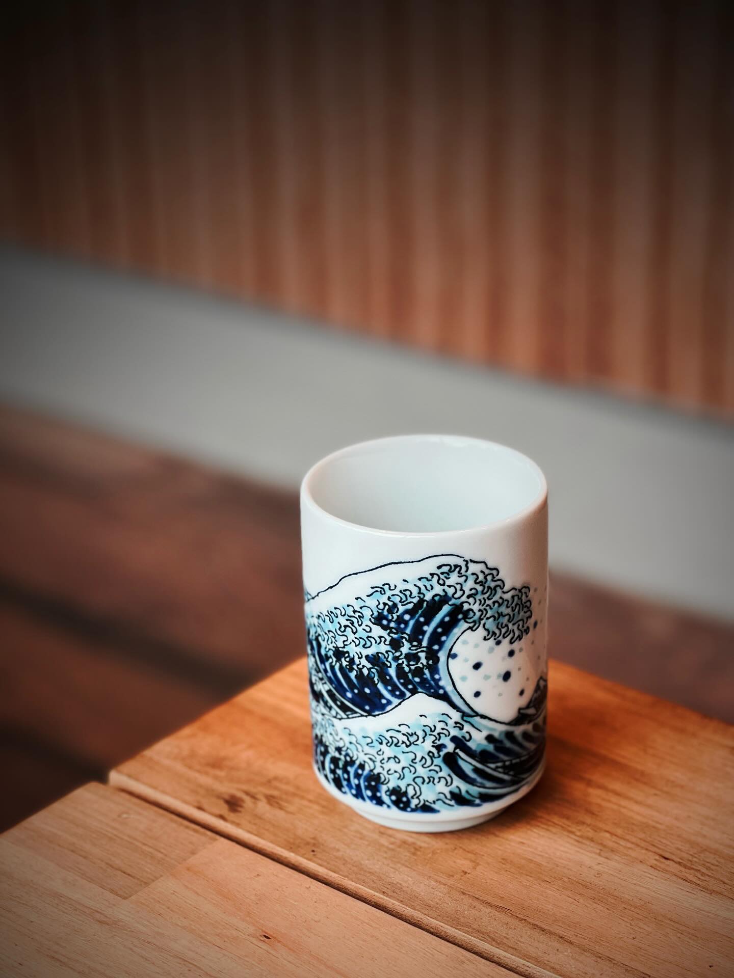 Ride the wave 🌊☕️
Inspired by the iconic Great Wave, this Hokusai teacup brings a touch of Japanese artistry into your everyday moments. Whether it’s your morning coffee or a calming tea break, let every sip feel like a masterpiece.
Simple. Timeless. Beautiful.
Now offering worldwide shipping! 🌍
📍This product is consigned at 111 Water Lane,Leeds📍
🛒Shop 👉🏻 www.sheepmaimai.co.uk (linked in bio)
#sheepmaimaiuk #hokusai #greatwave #japanesecraft #minoware
