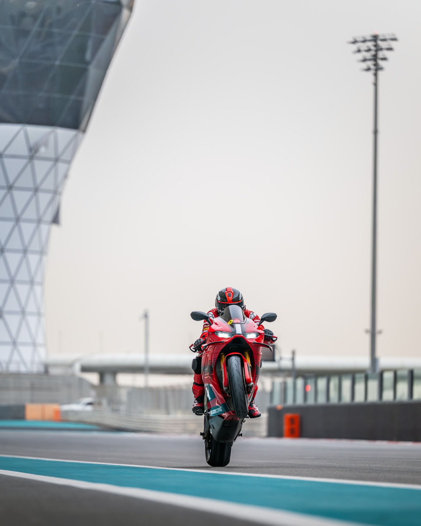 Yas Marina Circuit. Rain incoming. No time to waste.
Permission granted.
Main straight.
Throttle open.
Front wheel up.
Send it @m.o.dxb
#PanigaleV4S #Ducati #DucatiEmirates #DucatiDubai #WheelsofArabia