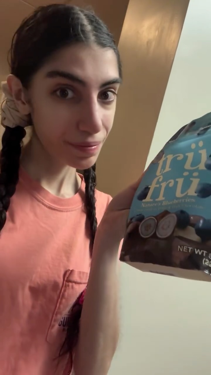 Freshly showered with my nightly routine of a ninja Creami: protein packed & a whole lotta of nourishment.
I love adding @trufru as a mix-In for some nutrient density with fruit with the dark chocolate indulgence. And of course the new @threewishes cereal is an obsession so a little added crunch to top of the frozen dessert base of @slatemilk x @chobani zero sugar. @ninjakitchen
#foodtok #snacktok #healthydessert #trufru #reels