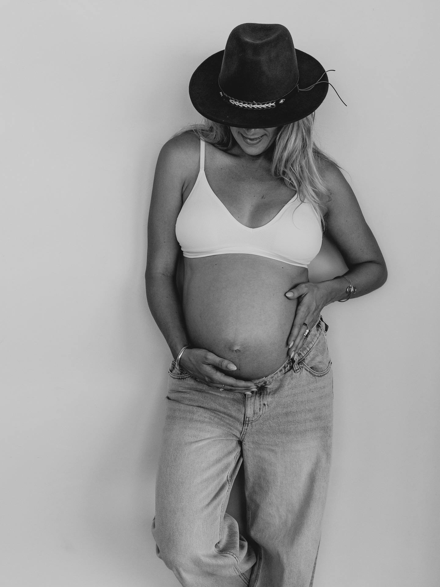 Ik mocht deze prachtige mama vastleggen!📸
Nu de moeilijke keuze, gaan we voor zwart-wit of voor kleur?🖤
•
•
•
#zwangerschap #zwangerschapsshoot #zwangerschapsfotografie #gezinsleven #fotograafnederland