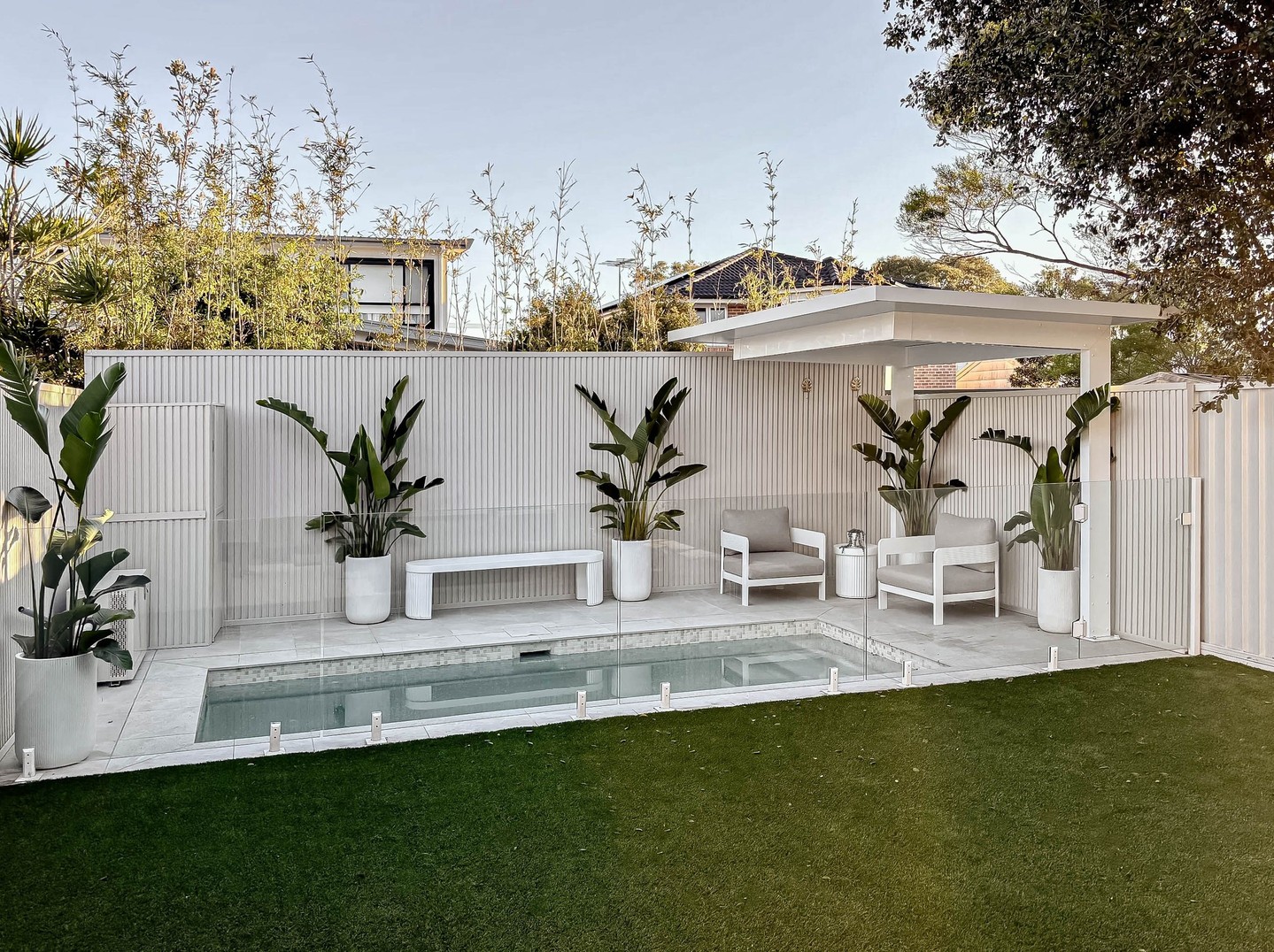 We love Olivia's gorgeous Luxe Cantilever Lite installed by Life Outdoors. The Surfmist colour palette and feature fencing is giving all the resort vibes!
And from her glowing review, we know that Olivia loves it too!
"Couldn’t be happier with our Lite Cantilever. Fits our area perfectly and installed to a very high standard. The whole team were friendly and so easy to deal with. Would definitely recommend to family and friends."
☀️ 💖 ☀️
