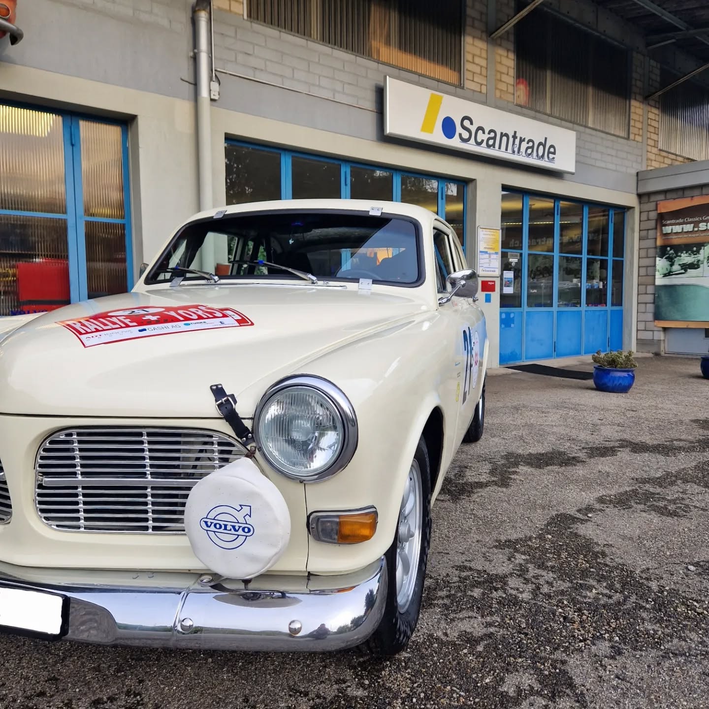 Dieser Rally Amazon hat nicht nur Optisch, sondern auch Technisch viel zu bieten.
Durch unseren Einwinterungsservice ist der Oldi ready für die nächste Season.
Danke für den Auftrag und Ihr Vertrauen.
#volvo#volvoamazon#volvo122#volvonation#redblock#redblocksociety#classic#classiccars#oldtimer#rally#volvoclassic
#volvopower#service