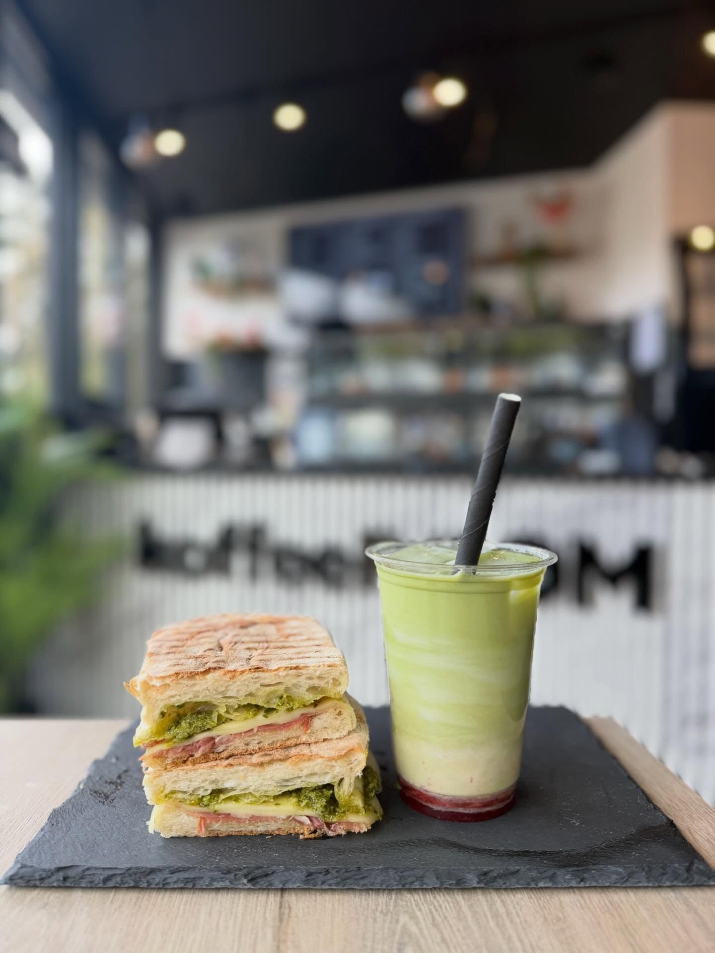 🥰 Strawberry matcha paired with our pesto, prosciutto and mozzarella sandwich 🥰 #lunch #surbiton