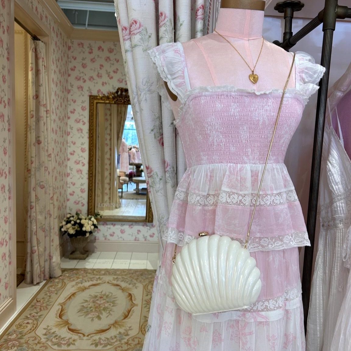 Pretty in pink and ready for you 💗
Join us today and tomorrow for our Annie Handbags®️ trunk show—where romantic textures meet statement pieces.
Come find your perfect bag ✨