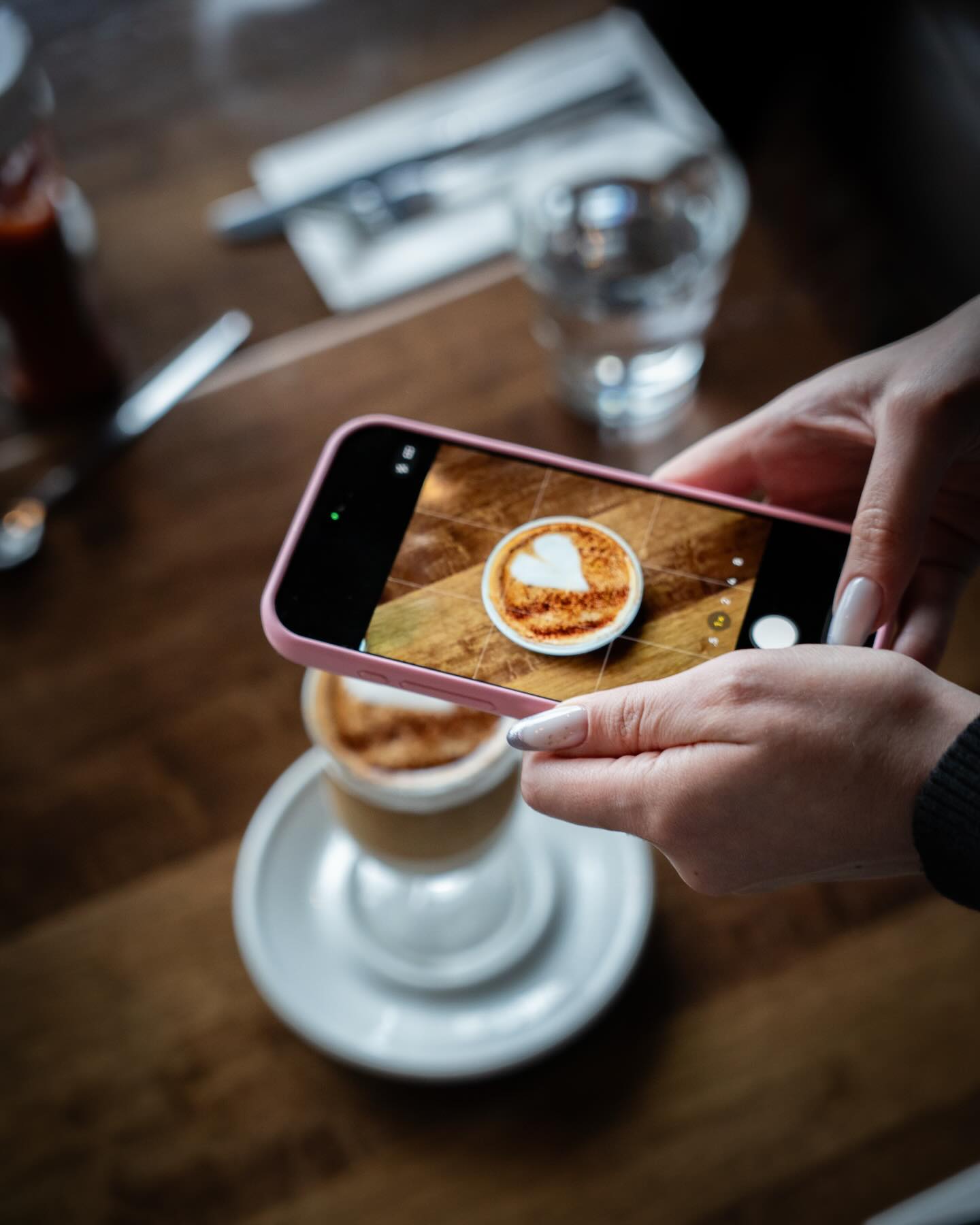 We hope you’re enjoying your weekend at Capones ☕✨ And if you’re snapping a little moment, don’t be shy, tag us in your stories. We love seeing your visits!
#CaponesGalway #GalwayEats #CoffeeMoment #WeekendVibes #TagUs