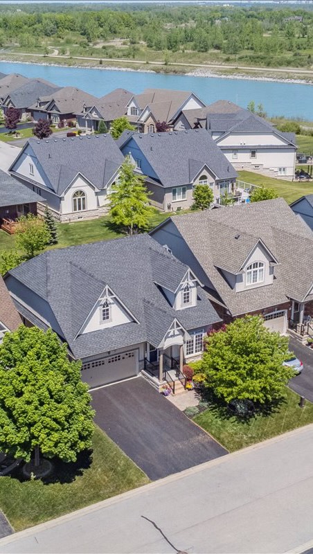 Welcome to 68 Galloway Trail, Welland ON.
It’s rare to find a detached Bungalow that is part of a community with such great amenities!
Imagine literally locking your doors and taking off without worrying about cutting the grass, landscaping or snow removal 🤔
You have it all here and as a member of the clubhouse, you can enjoy the following:
- pool
- sauna
- gym
- tennis/pickleball courts
#finelife #bungalow #realestate