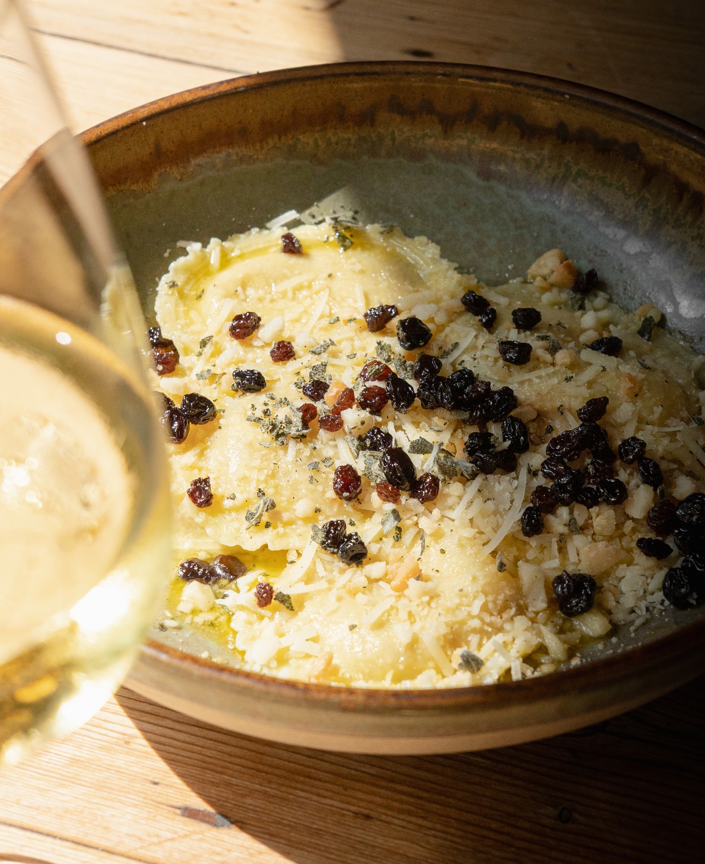 New to the Enoteca menu: Native pepper and ricotta ravioli with brown butter, macadamias, sage, port-soaked currants and parmesan.
Open Friday & Saturday from 12pm, dinner from 5pm. Open Sunday from 12pm. Wine tastings available throughout - no booking required.
#mounttowrong #macedonranges #handmadepasta #macedonrangeswine #wineandfood