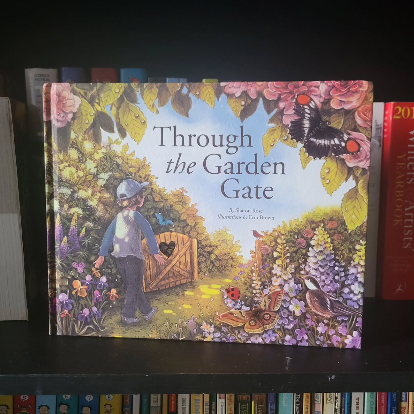 My physical copy of Through the Garden Gate by Sharon Rose has arrived! Get ready for my review of the book when it comes out on the Naimoli Children's Books Blog! Link in bio!
#coverreveal #picturebooks #childrensbooks #bookreview #writingcommunity #kidlit #kidsbooks