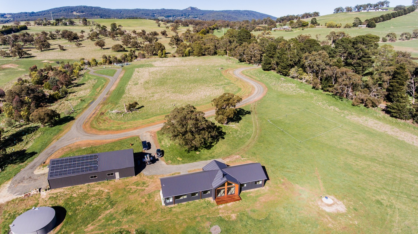 An off-grid custom home on the north side of the Macedon Ranges - solar array on the shed roof, water tanks on site, and a build designed from the ground up to function without mains connection. In a rural setting like this, the services strategy is part of the design brief, not an afterthought.
Design by @sosarchitects
#buildtrendhomes #macedonrangesbuilder #offgridliving #sustainablehomes #customhomebuilder