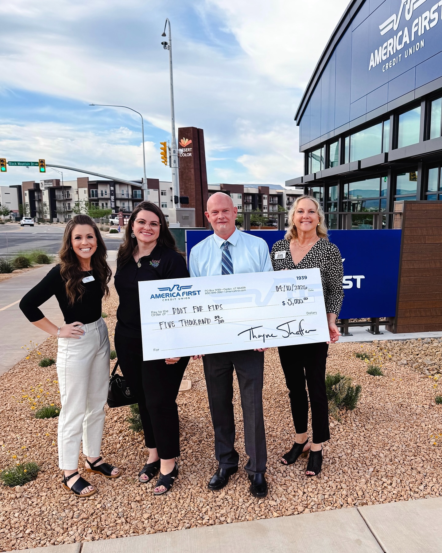 We were honored to be invited to the grand opening celebration for the new America First Credit Union branch in Desert Color! 💙
We’re so grateful for their continued support of Root for Kids, and for the generous check they presented to help us continue serving children and families in our community. Congratulations to the AFCU team on this exciting new chapter!