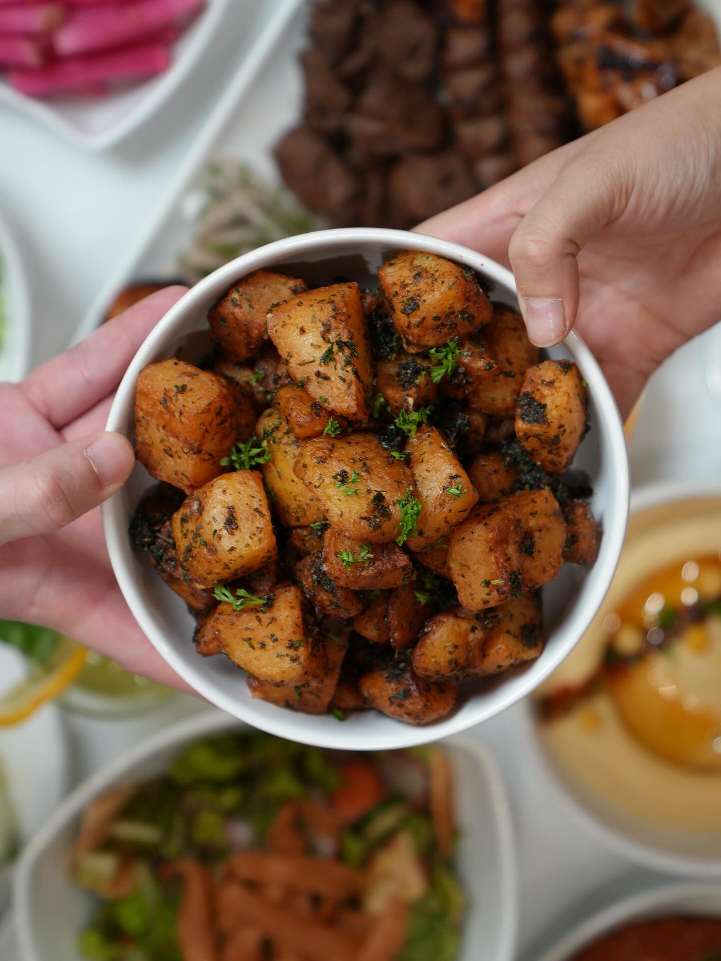 Patata harra: a humble potato with unforgettable taste
Patata harra: une simple patate avec un goût inoubliable
#potato #lebanesefood #cuisinelibanaise #laval #restaurantlibanais