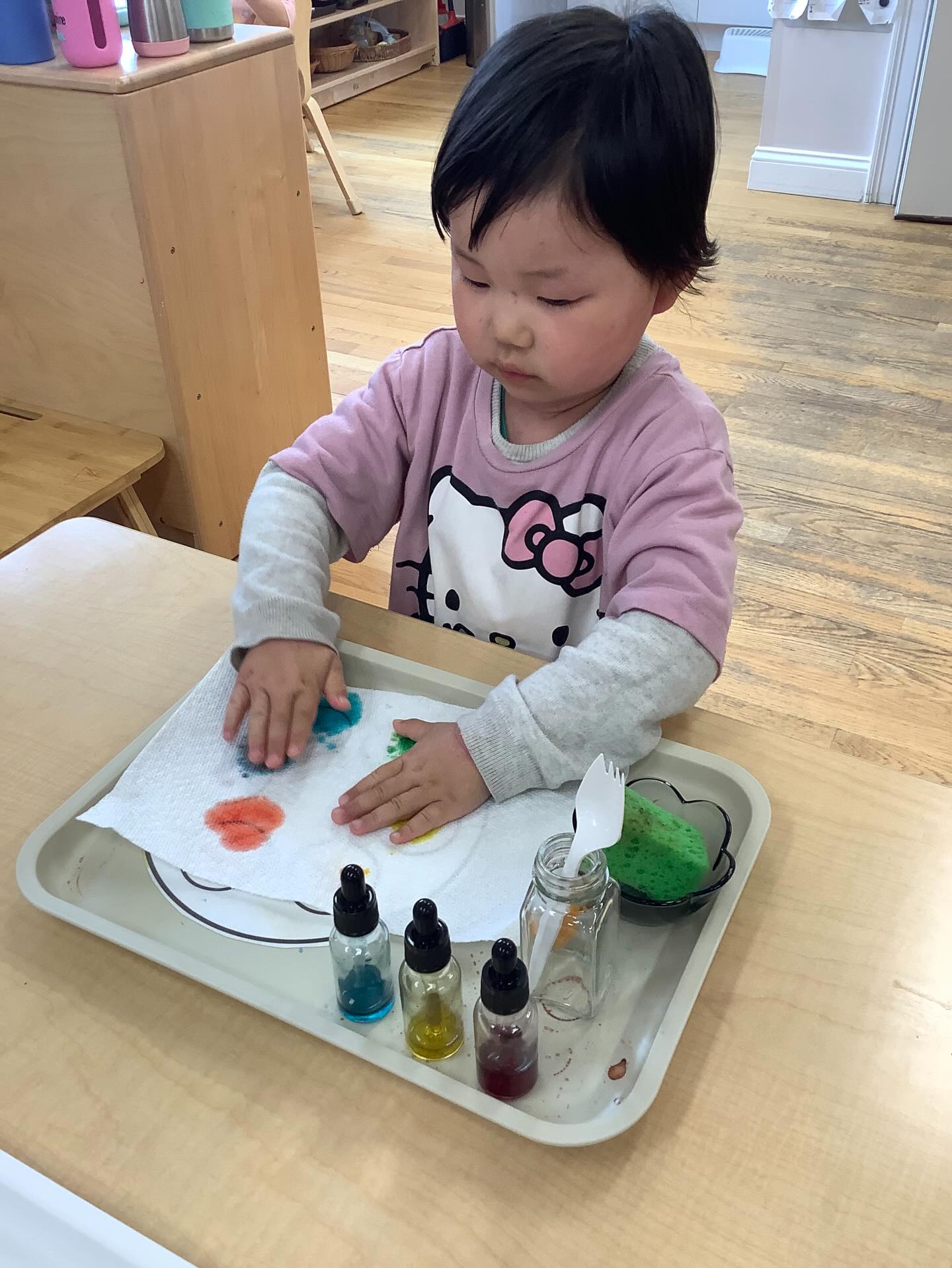 This week, Primary Class Room 4 explored the color wheel 🎨
Started with the primary colors red, blue, and yellow and discovered how they can be mixed to create new colors. The children were excited to mix the colors themselves. Which color combinations can you try at home this weekend? 🌈
#sunrisemontessorinatick #primaryclass #colorwheel #colormixing