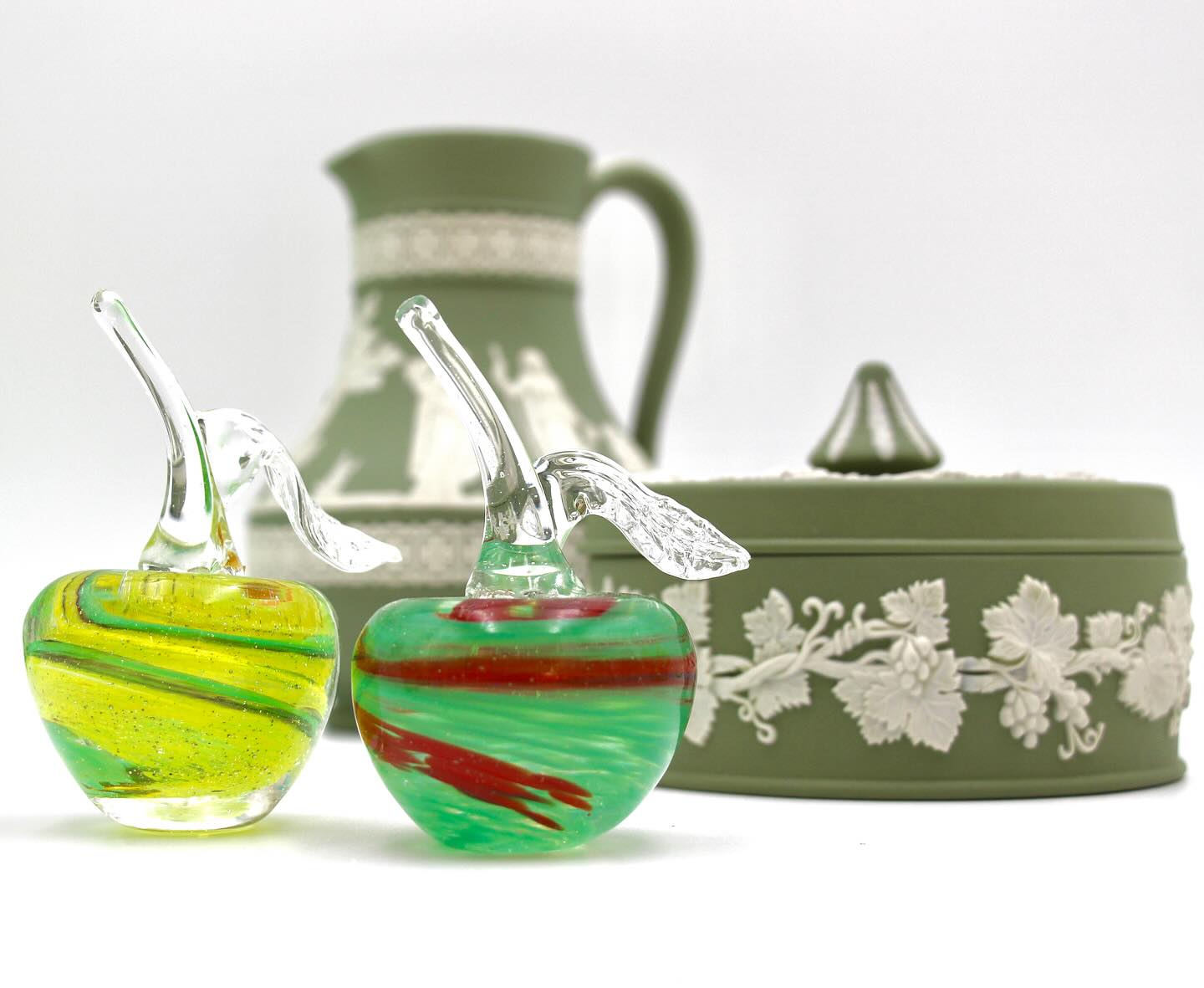Vintage sage green Wedgwood in the Jasperware pattern with two lovely little art glass apple paperweights. Just the thing to brighten your day 💚
Online in full collection now.
