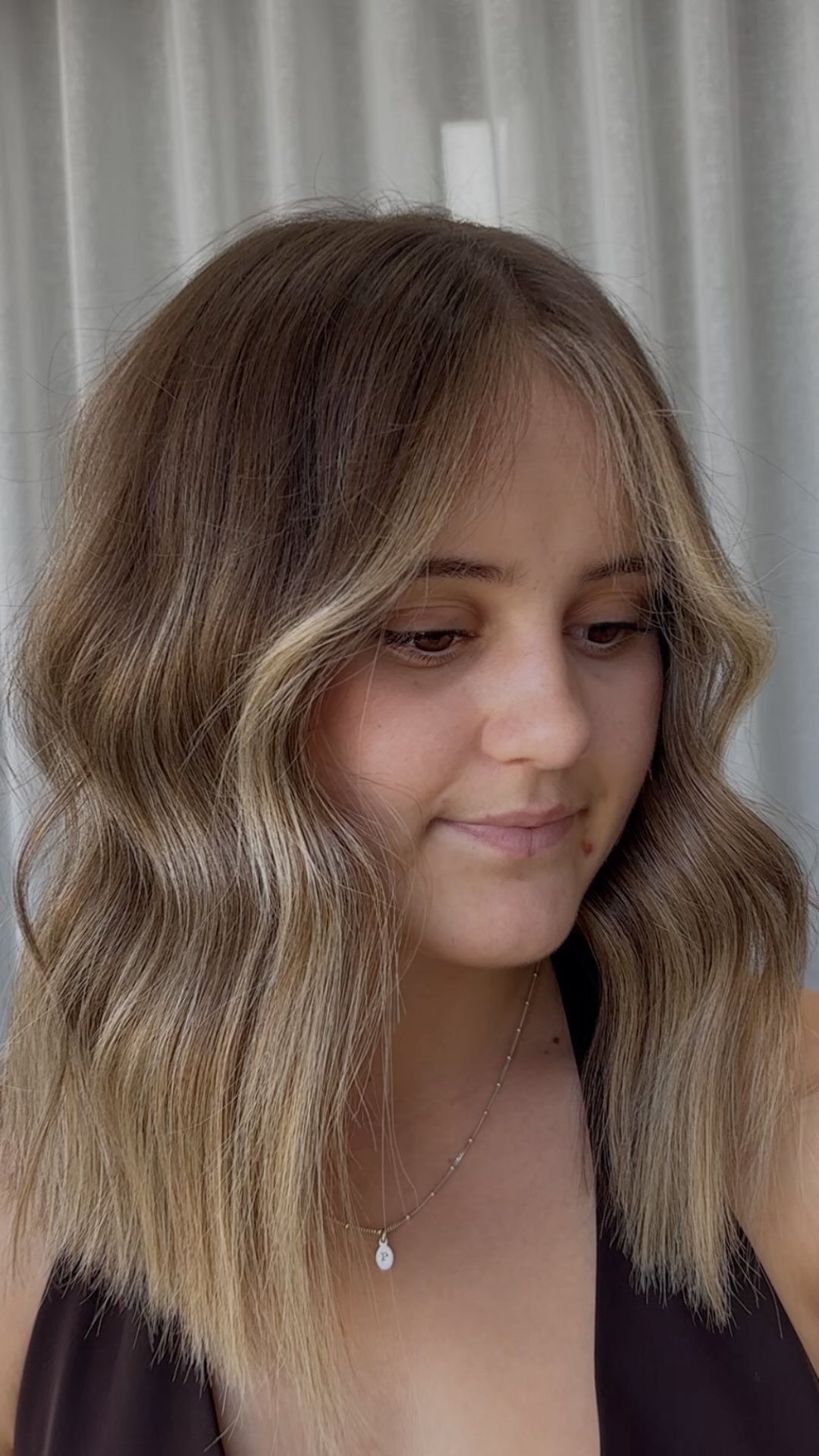 A soft balayage and a simple cut ✨
Sometimes less is more, just soft tones, effortless movement and hair that feels like you.