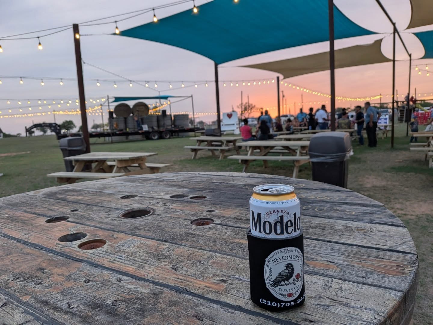 It's a beautiful night out here @dahlgreentx 🍻
#NevermoreEventsCo #somersettx #dahlgreenfoodtruckpark #koozielife #texasnightlife
