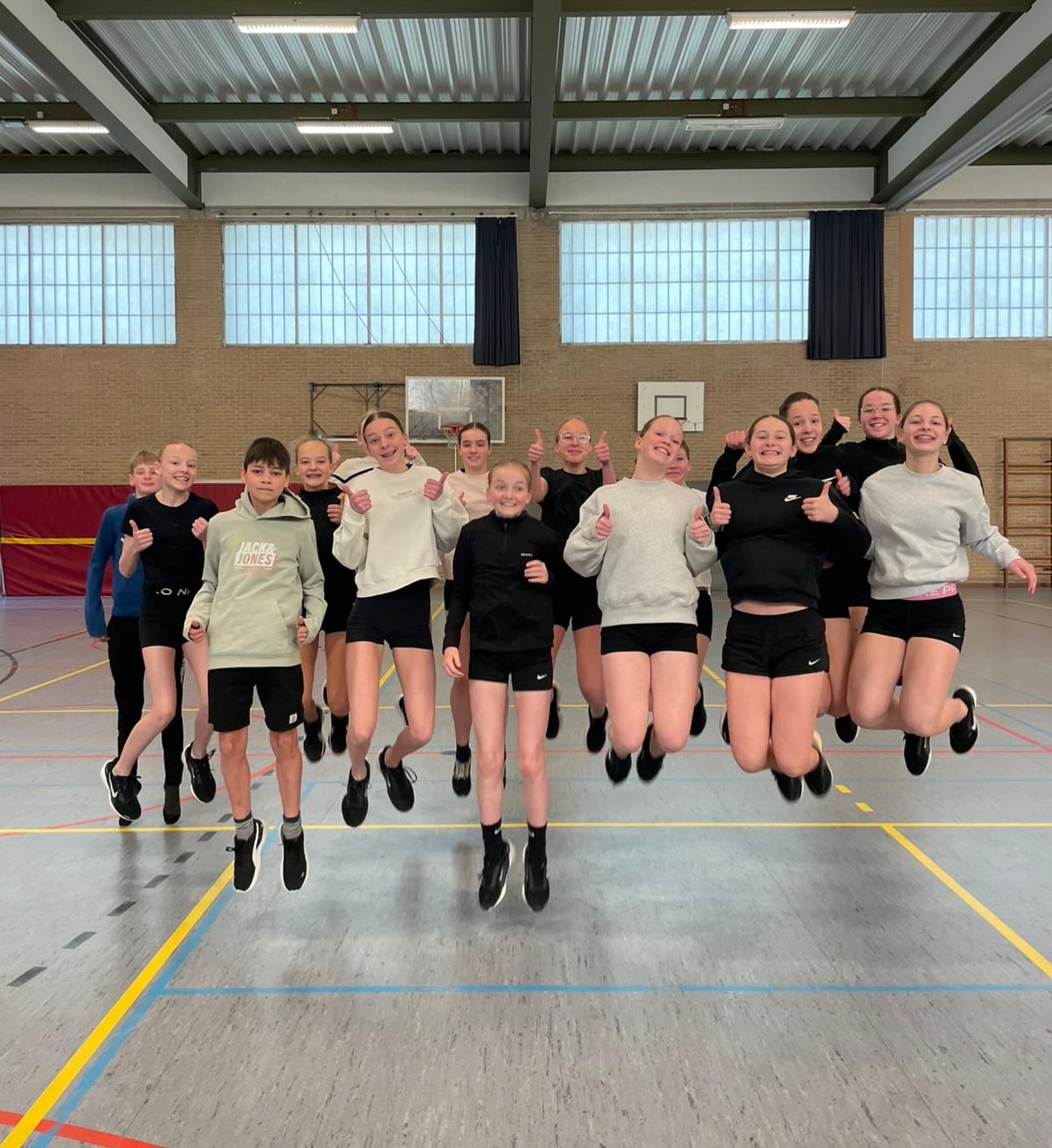 Binnenkort staan er weer enkele wedstrijden op de planning waarvoor we een training voor publiek organiseren 👀
Allen welkom om te komen supporteren 👏
16+ B & C teams
📆 Dinsdag 14 april
🕗 20-21u
📍 Bernarduscollege
Beloften B teams
📆 Woensdag 22 april
🕗 20-21u
📍 Bernarduscollege
(Mini)demo
📆 Dinsdag 28 april
🕗 19u30-20u15
📍 Bernarduscollege