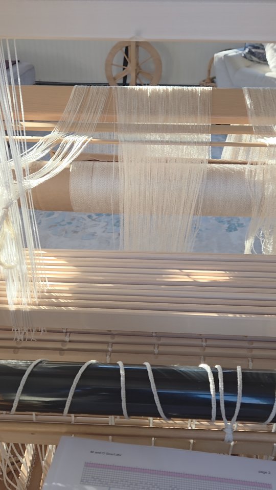 Threading therapy needed more now than ever. I'm so grateful for creativity and will always express my gratitude for having this amazing blessing in my life. I simply can't live without it.
#sunriselodgefiberstudio #weaversofinstagram #weaving #handweaving #gratitude