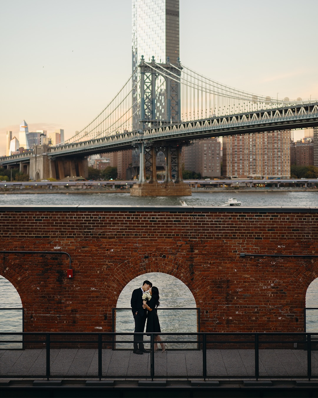 Framed by the city, focused on them. ๐ฝ๐ค
#๋ด์์ค๋
#๋ด์์ปคํ์ค๋
#nycengagementphotographer