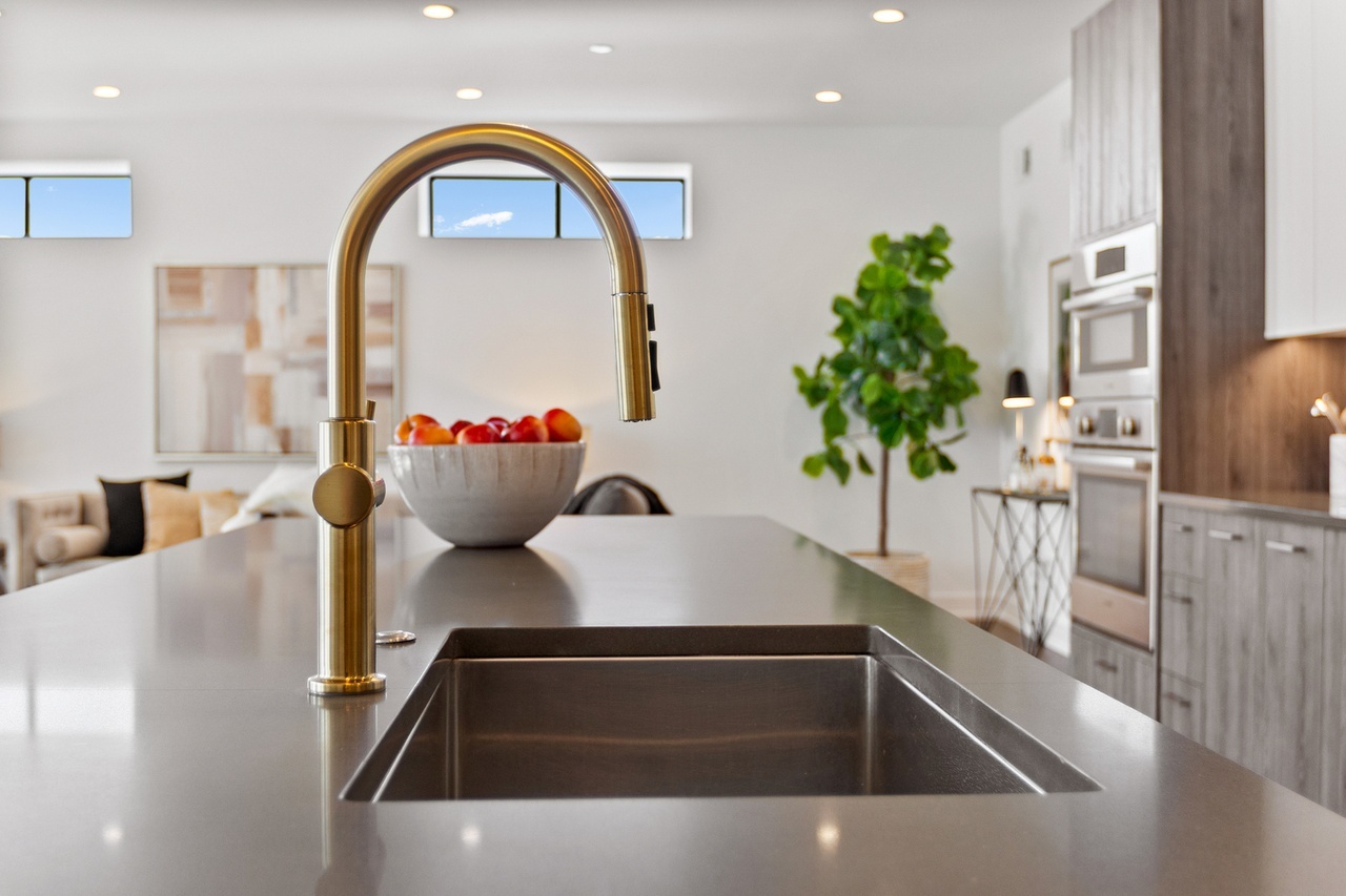 A kitchen appreciation post — it's all in the #details to make a kitchen look polished + functional for listing photos. #kitchen #chicago #chicagorealestate #havenhomestager #chicagohomestaging #stagingworks #stagingsells #staging #homestaging